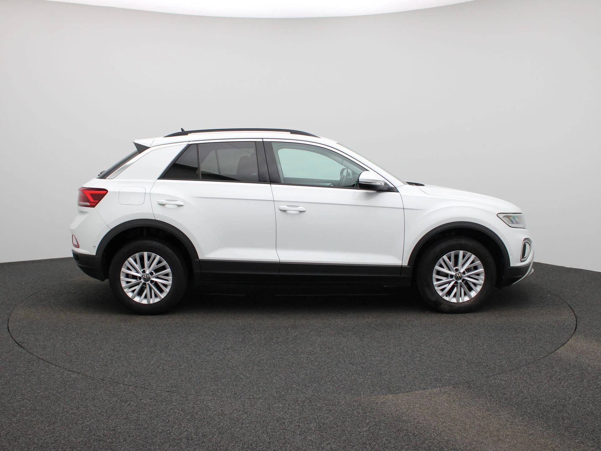 Volkswagen-T-Roc-image-5
