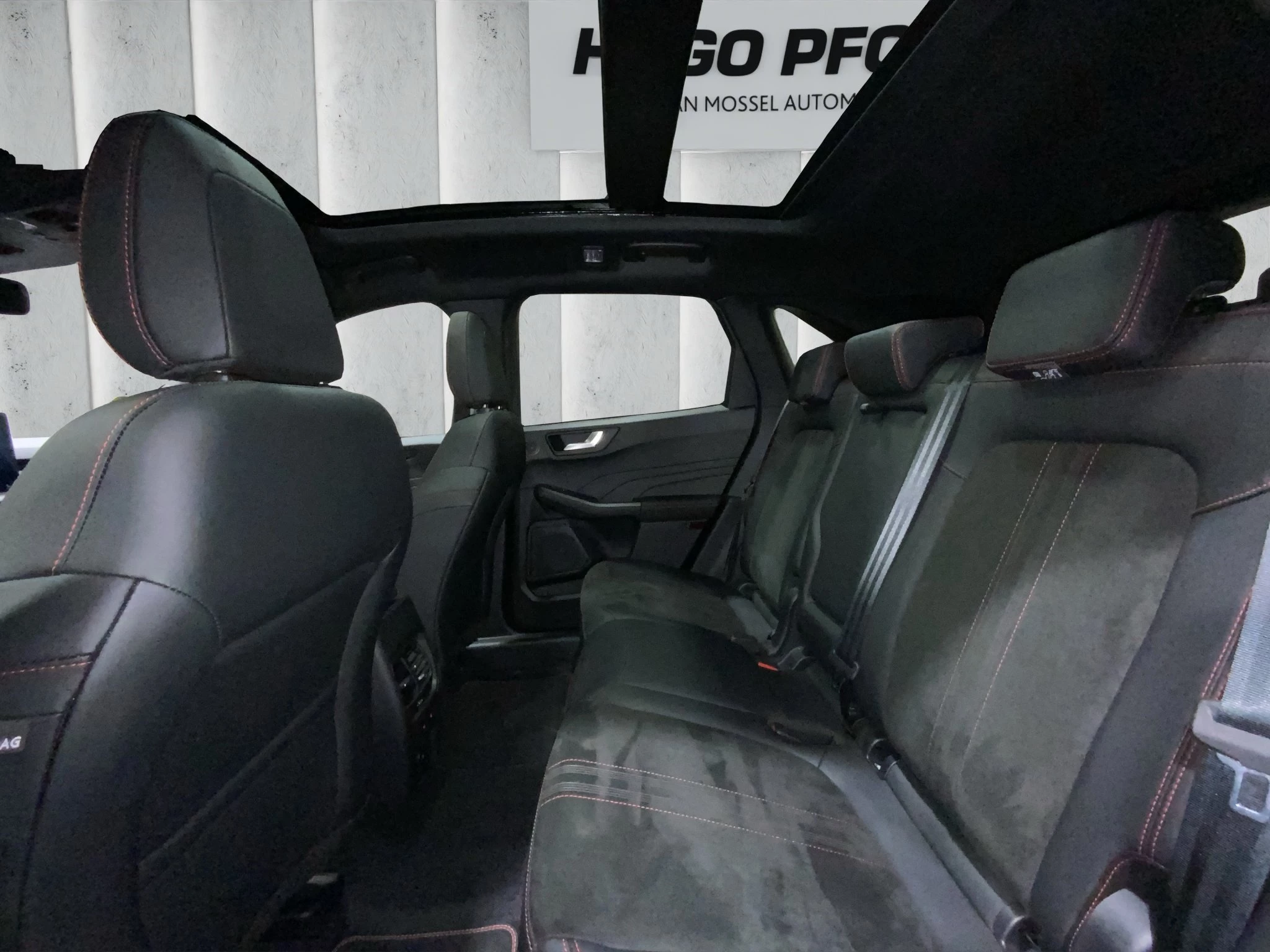 Ford Kuga ST-Line X Aut.*PANO*AHK*360GRAD*LED-MATRIX*NAVI*GRA*WINTER-PKT.