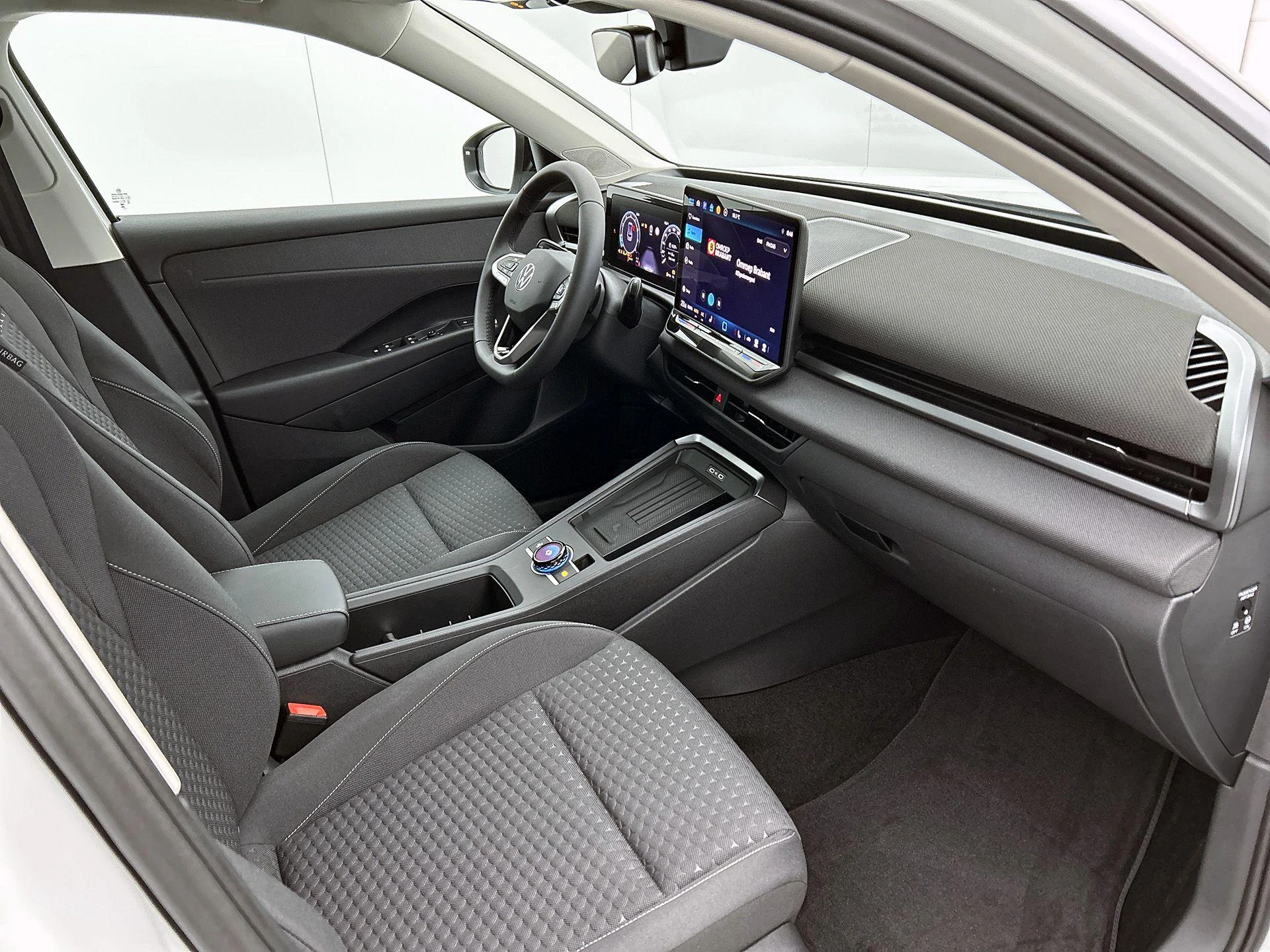 Volkswagen-T-Roc-image-20