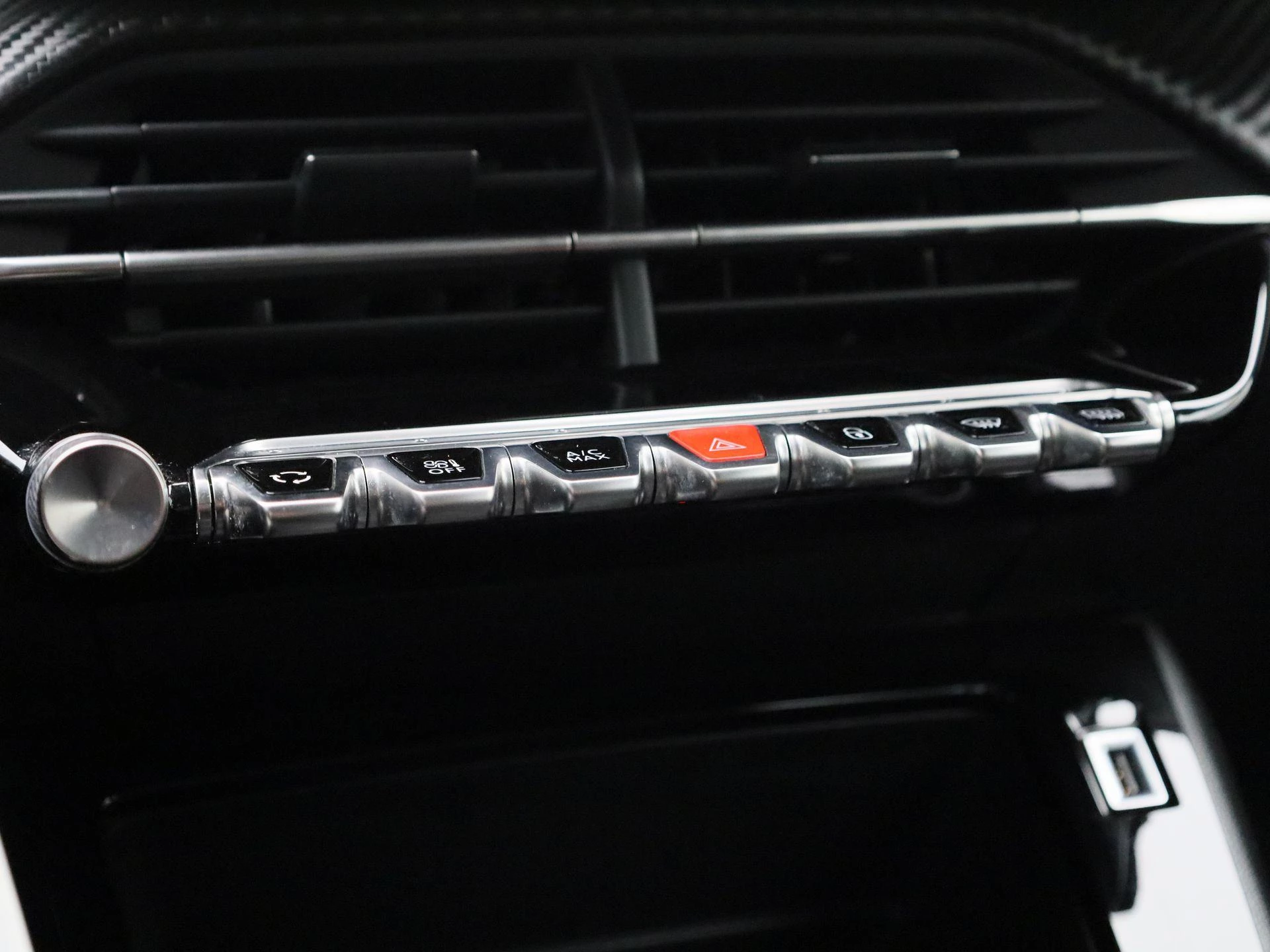 Peugeot-208-image-25