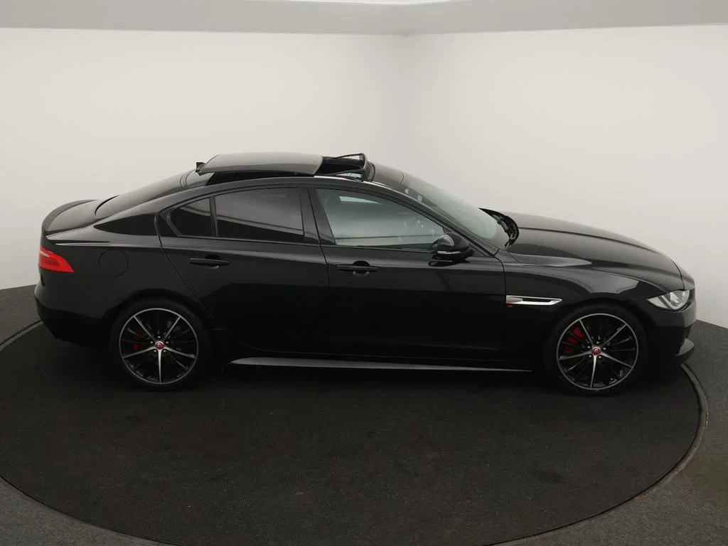 Jaguar-XE-image-7