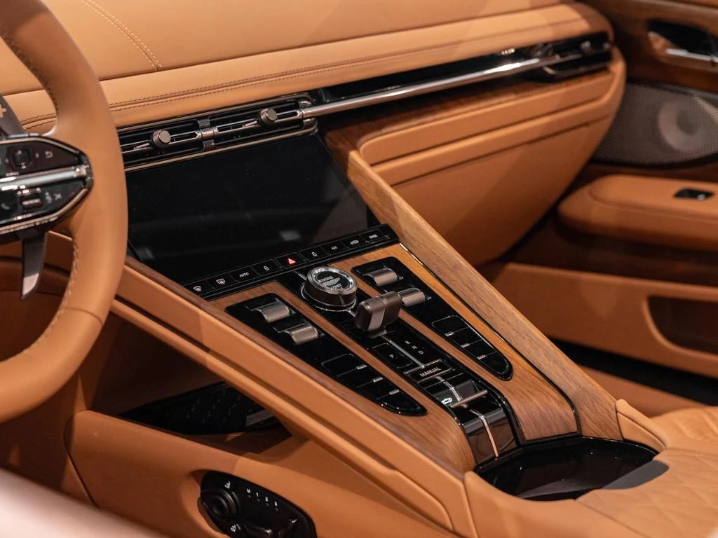 Aston Martin DB12 Volante Aston Martin Hamburg