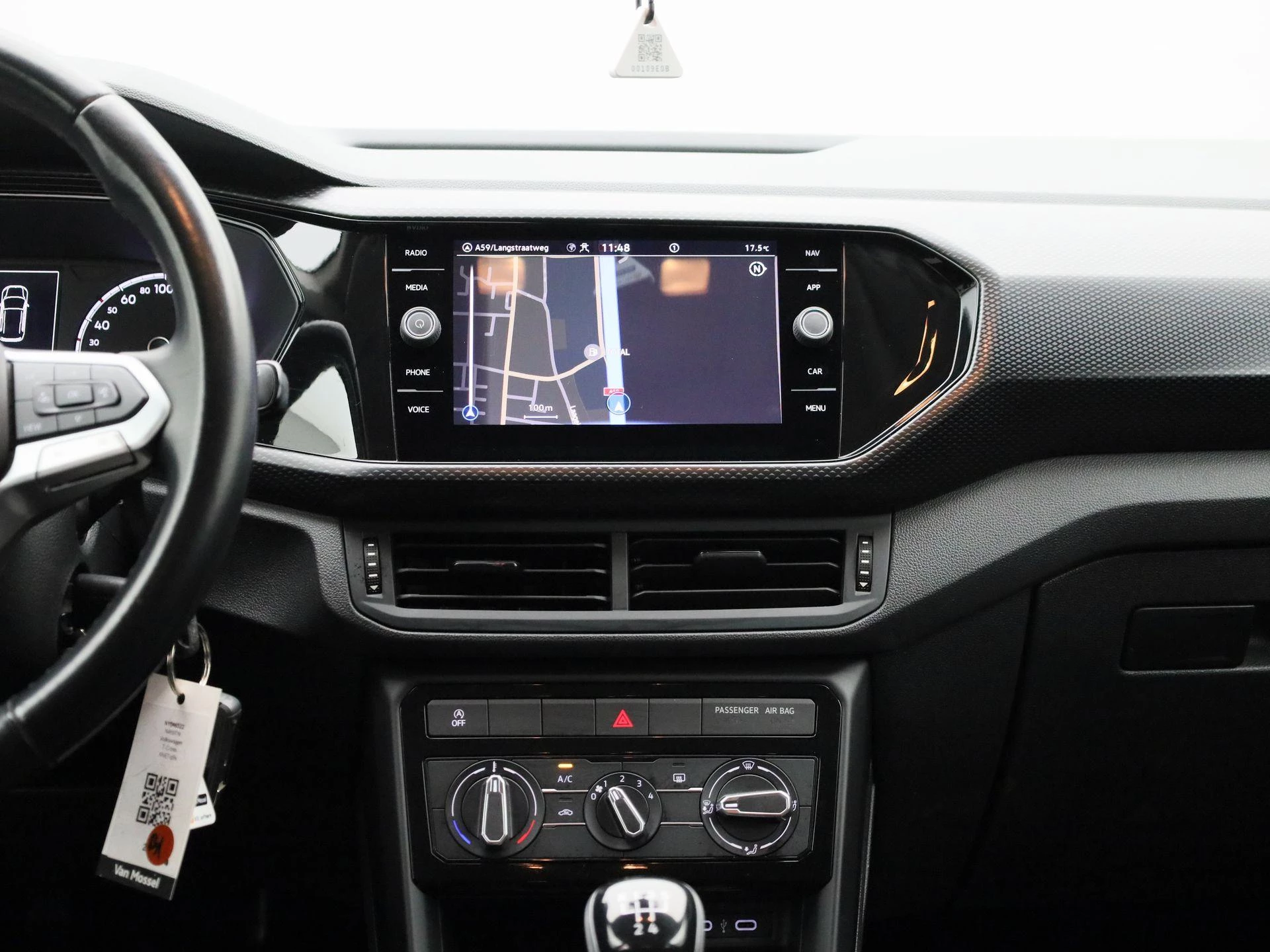Volkswagen-T-Cross-image-8