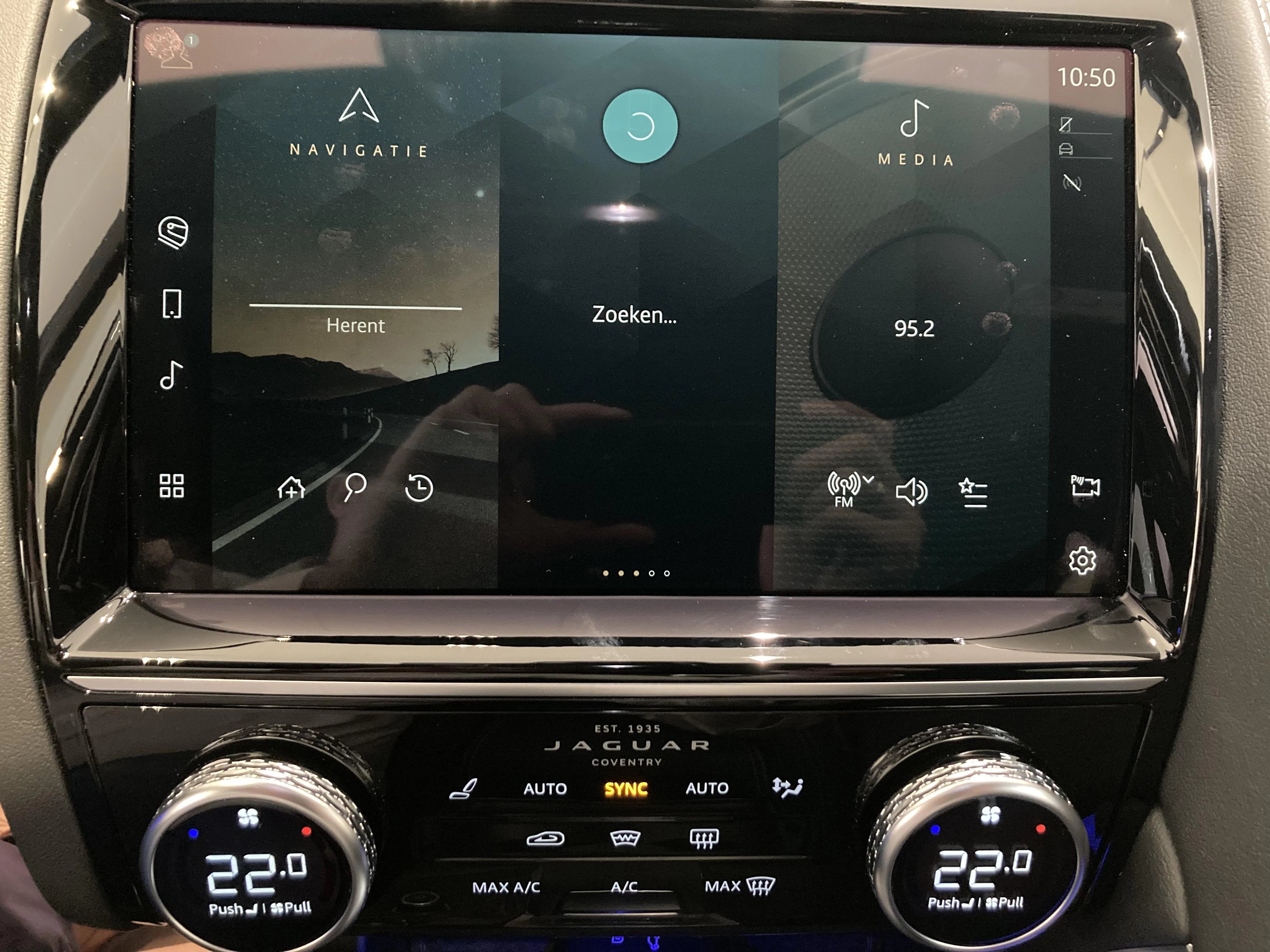 Jaguar-E-PACE-image-31