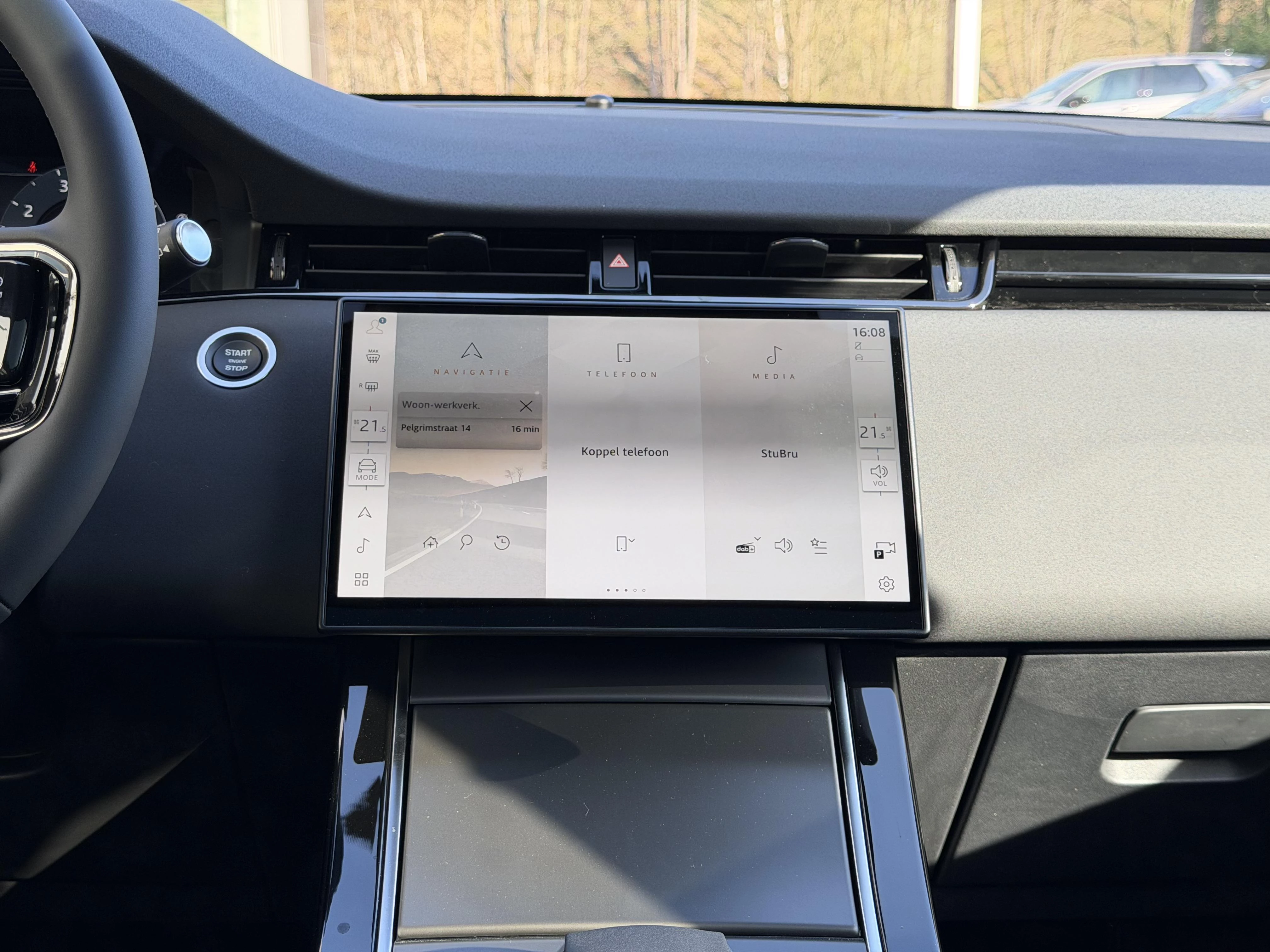 Land Rover-Range Rover Evoque-image-18