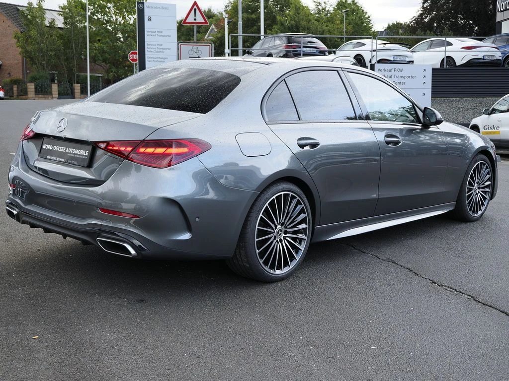Mercedes-Benz-C-Klasse 300-image-5