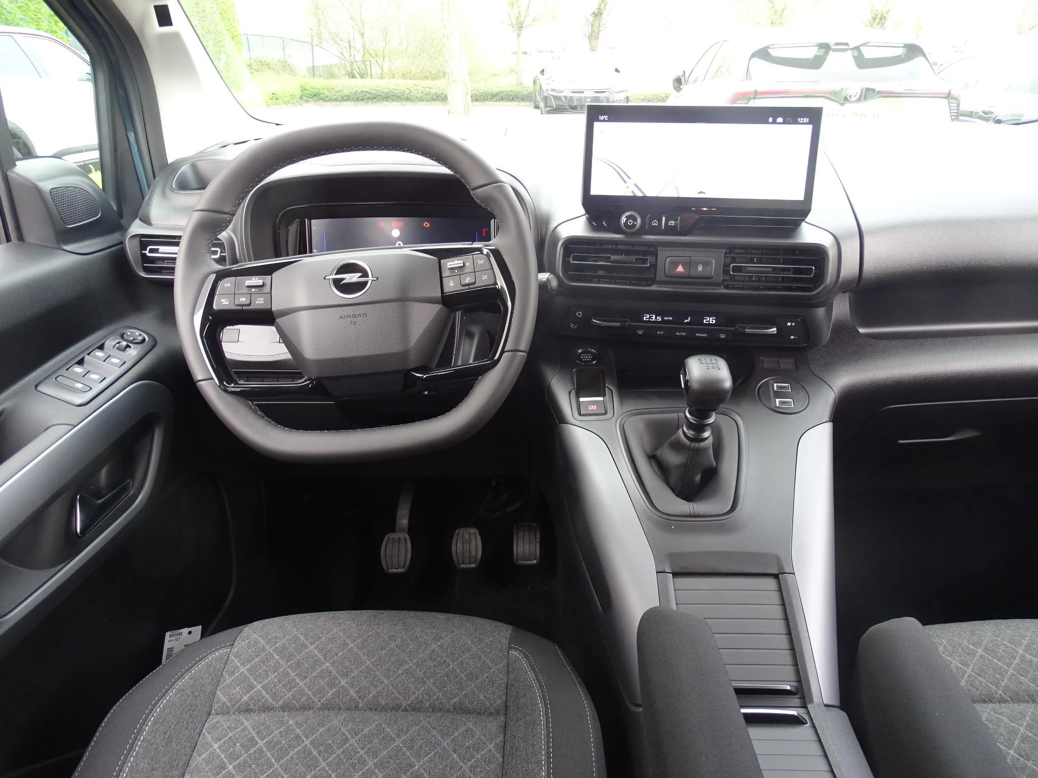 Opel Combo Life 1.2T Edition+gps+camera+park pilot achteraan