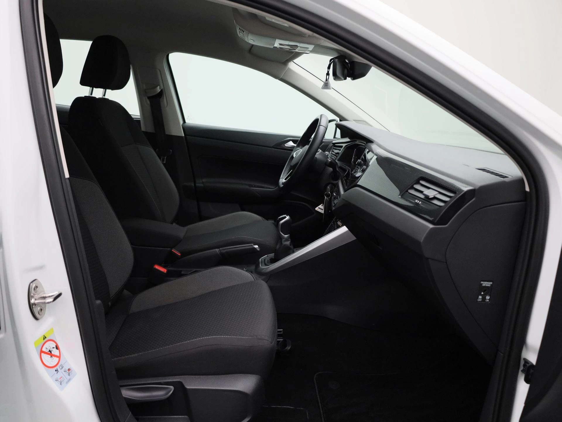 Volkswagen-Polo-image-30