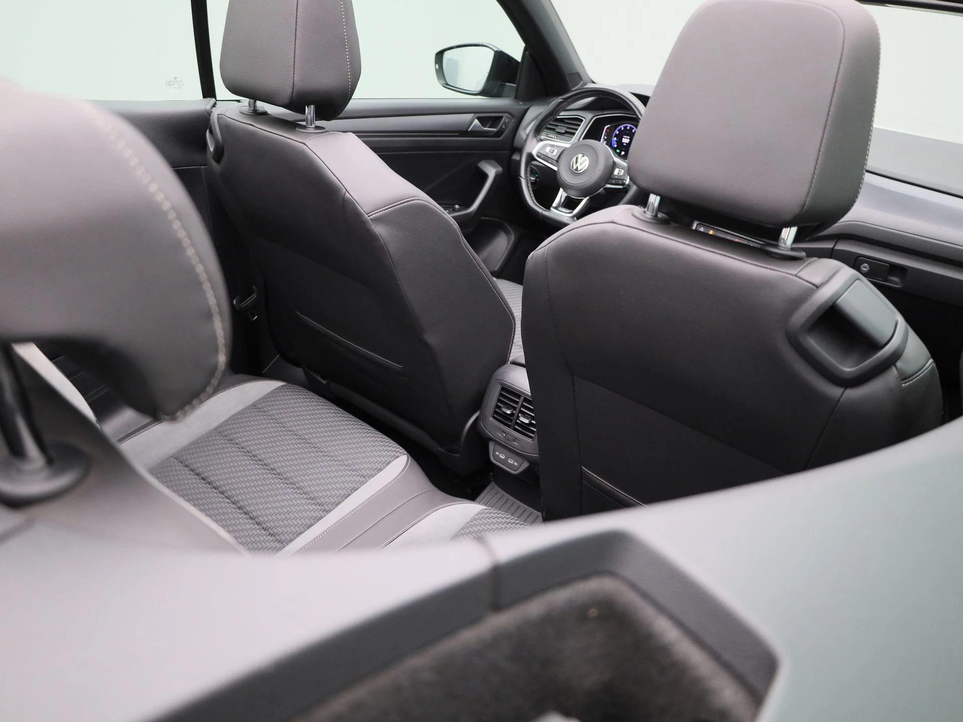 Volkswagen-T-Roc-image-40