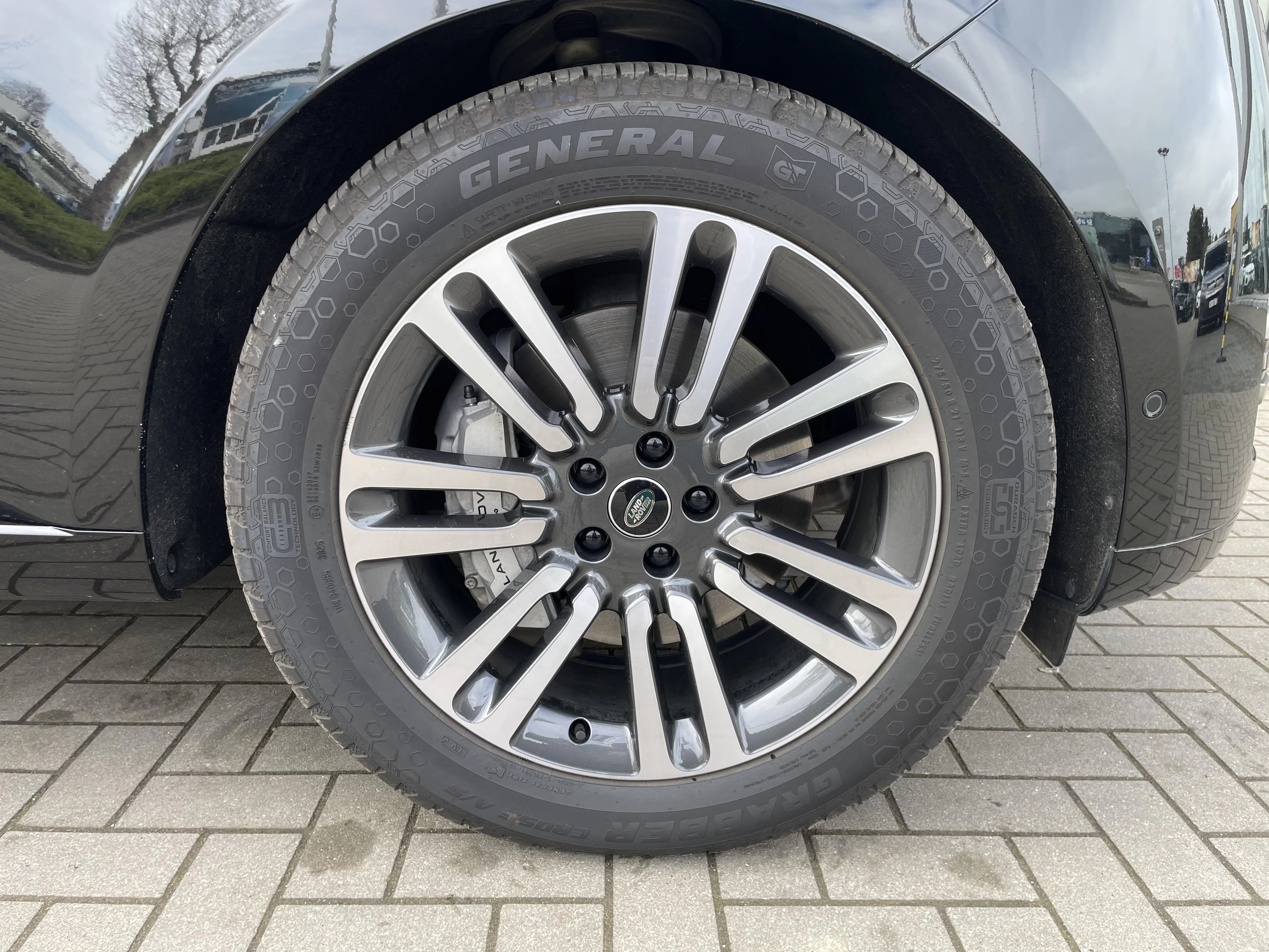 Land Rover Range Rover SWB P460e SE