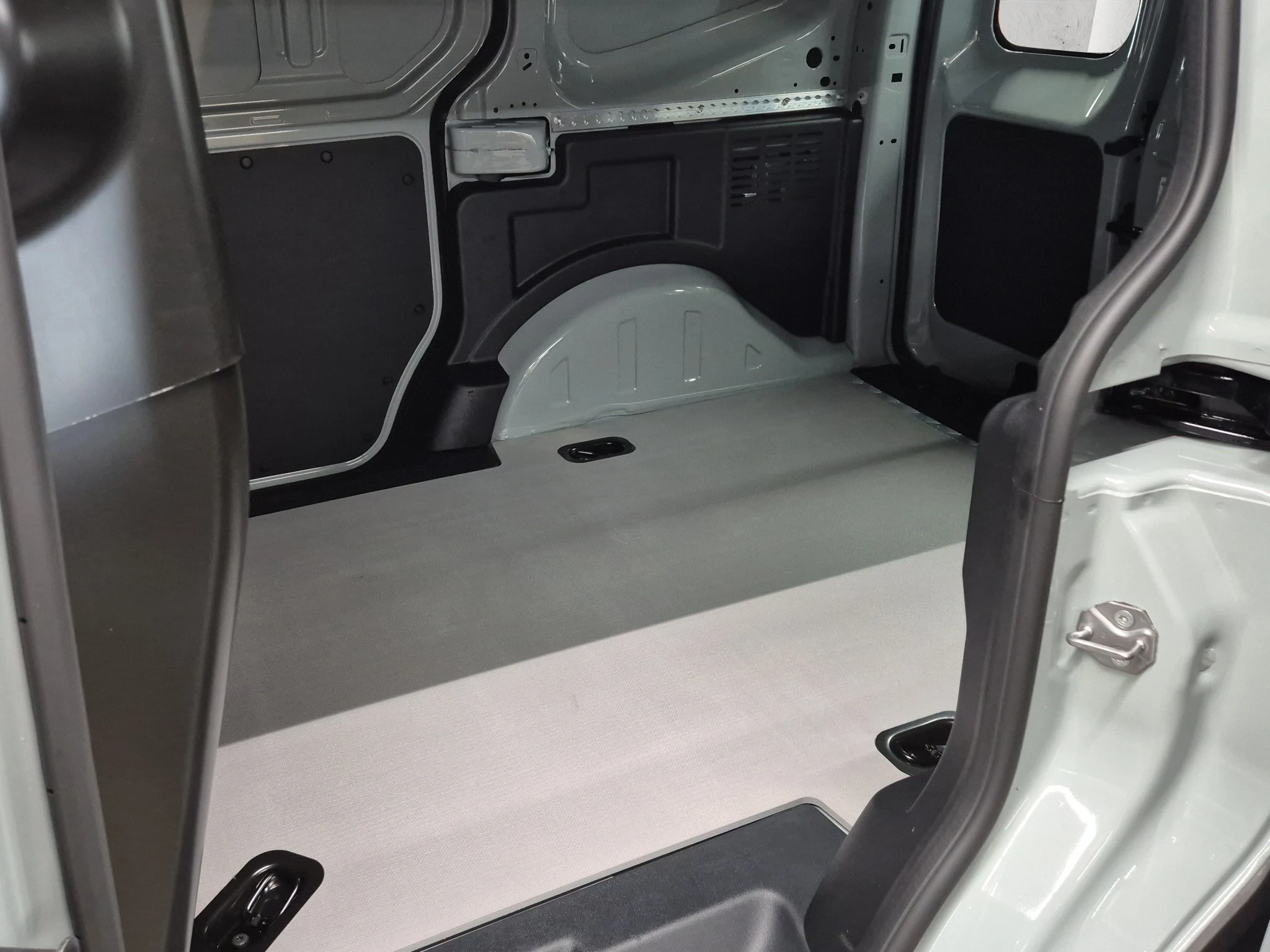 Ford-Transit Courier-image-10