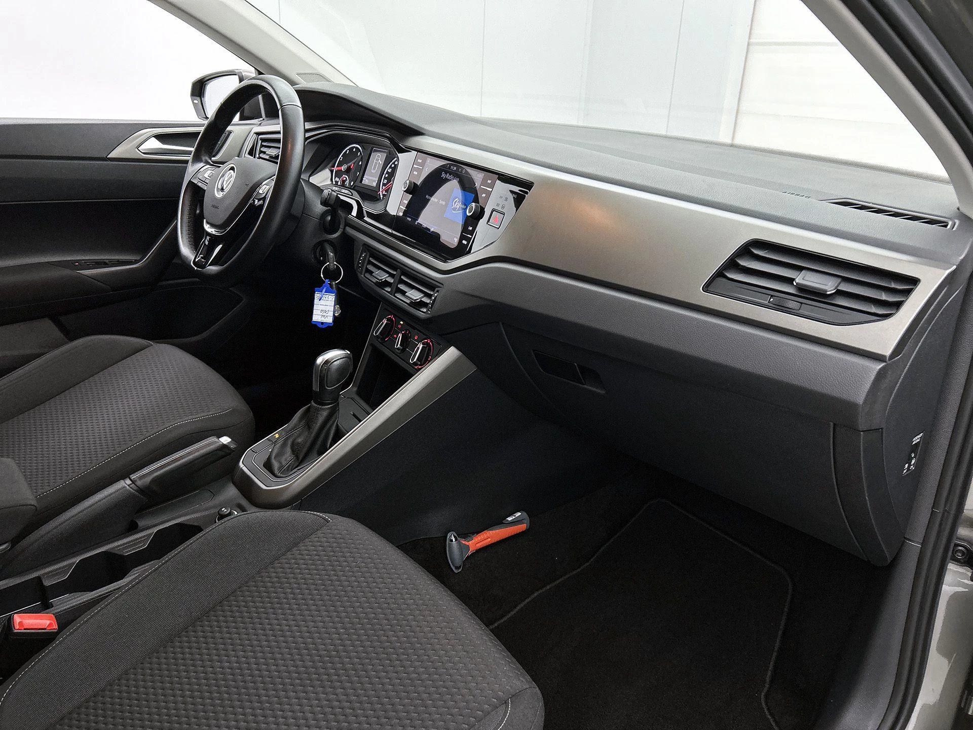 Volkswagen-Polo-image-18