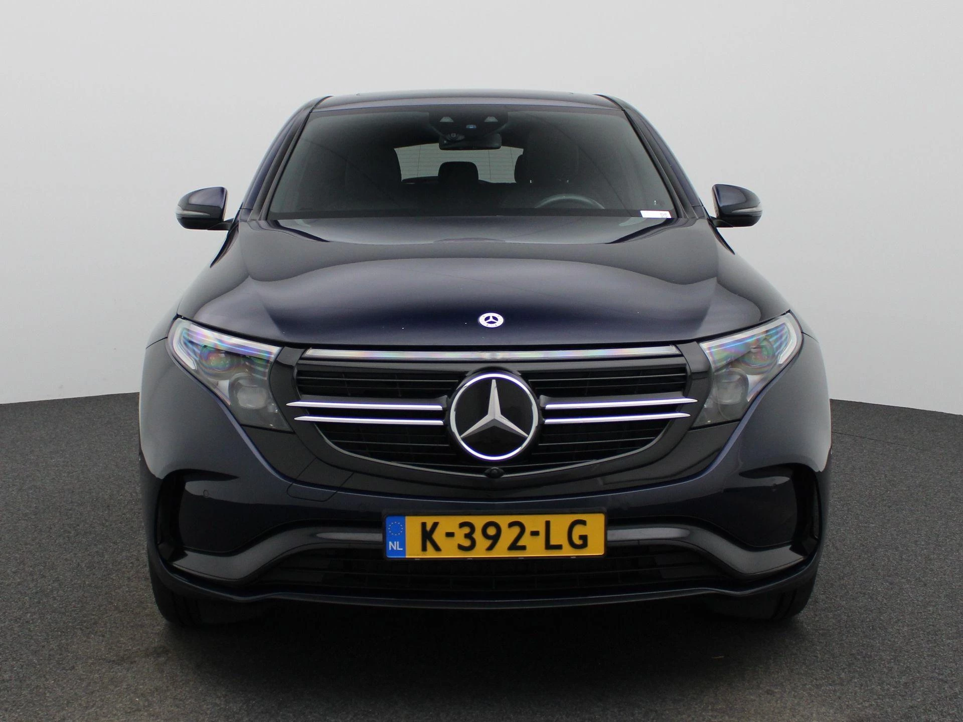 Mercedes-Benz-EQC-image-2