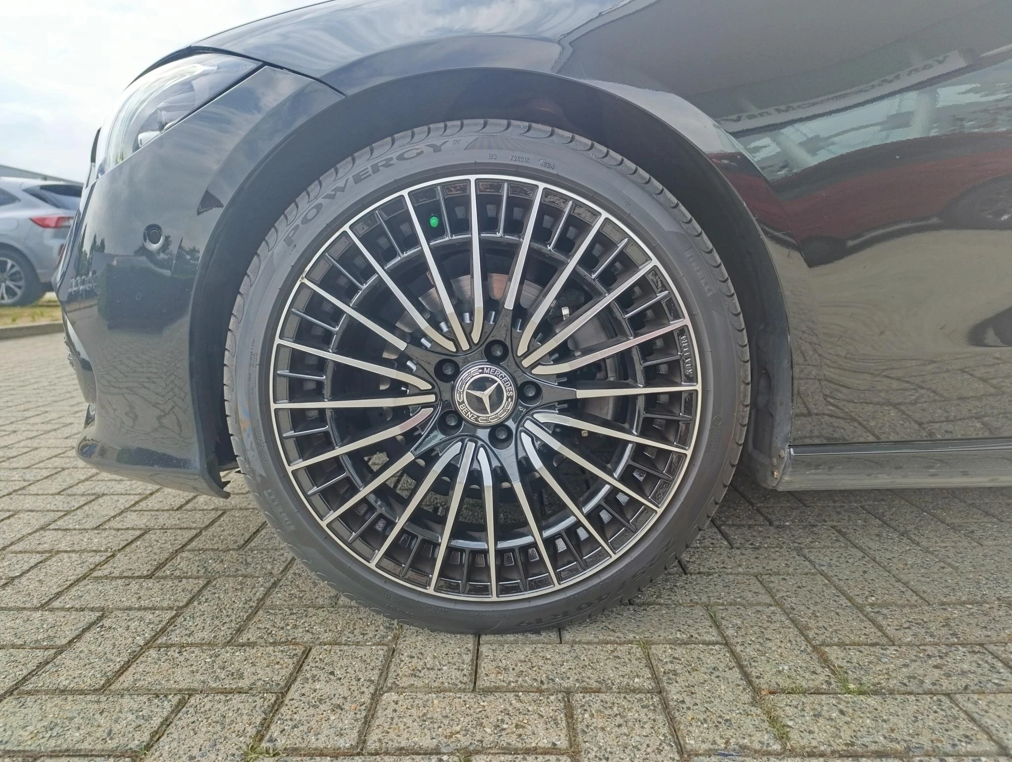 Mercedes-Benz-C-Klasse-image-5