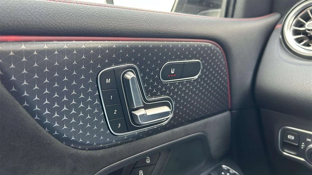 Mercedes-Benz-EQB-image-10