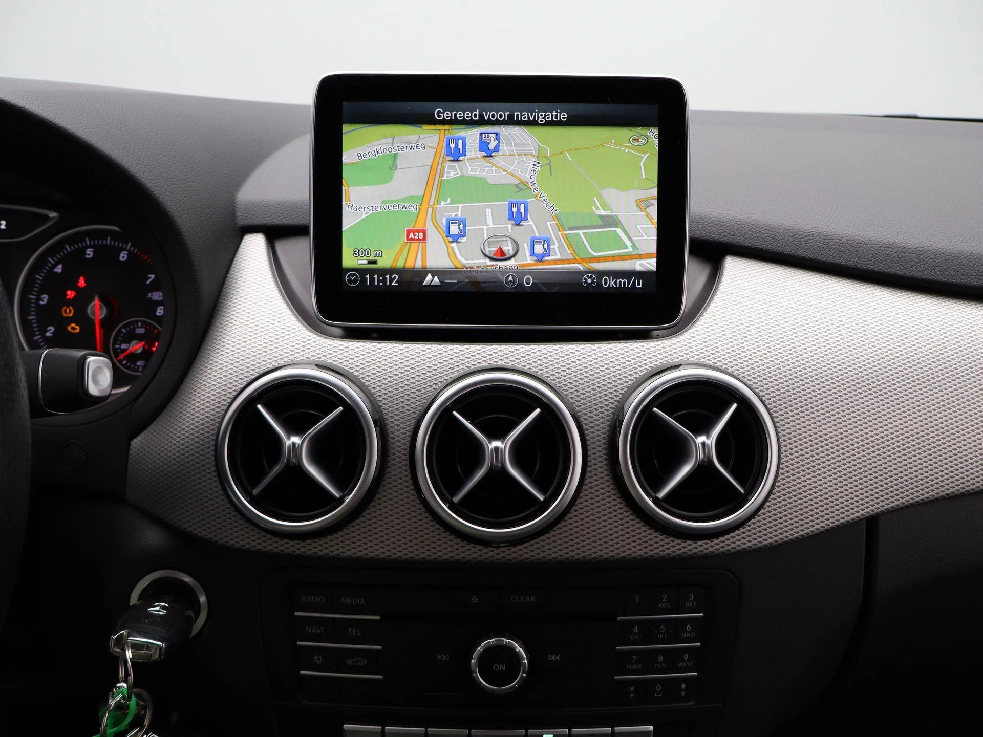 Mercedes-Benz-B-Klasse-image-8