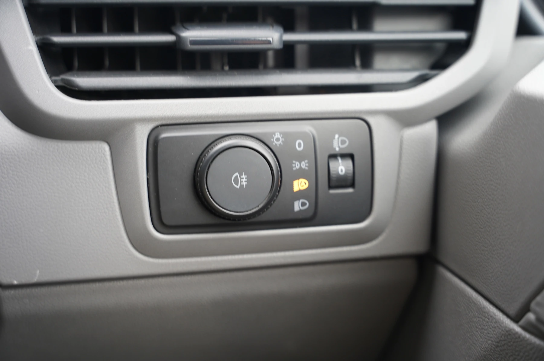 Volkswagen-Transporter-image-18