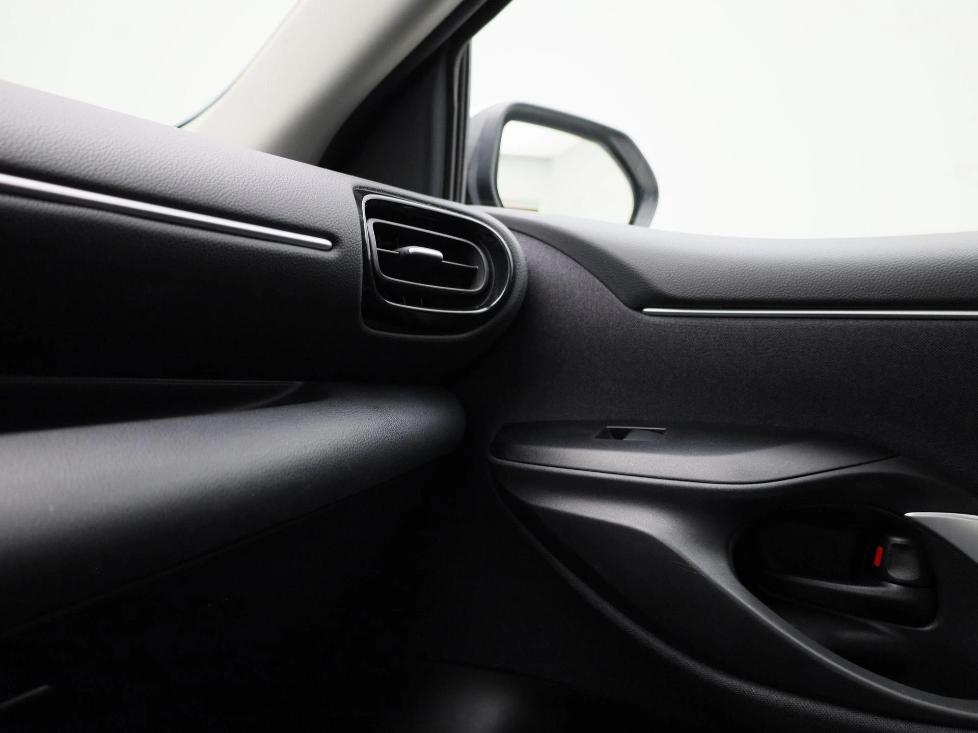 Toyota-Yaris-image-24