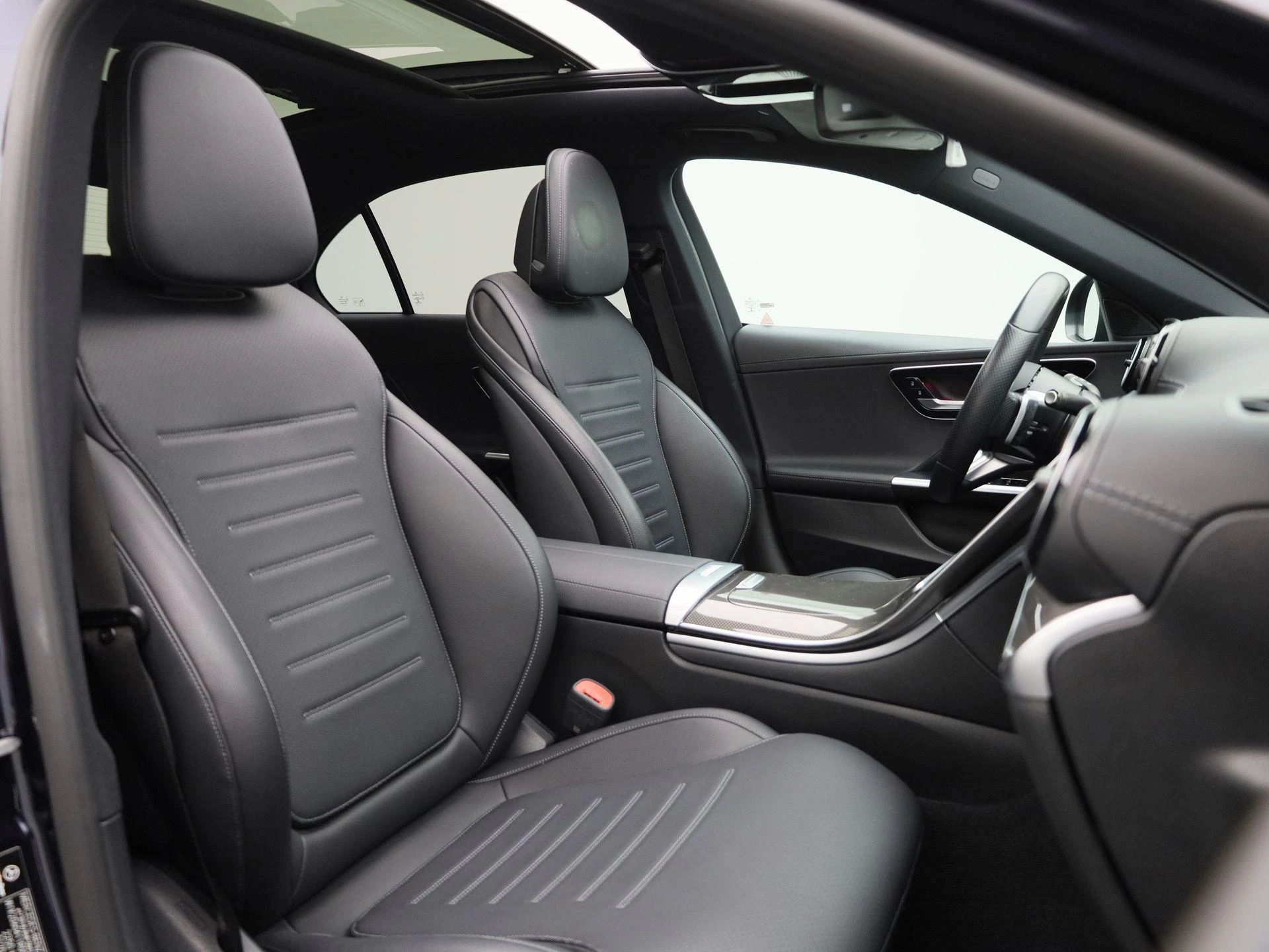 Mercedes-Benz-C-Klasse-image-47