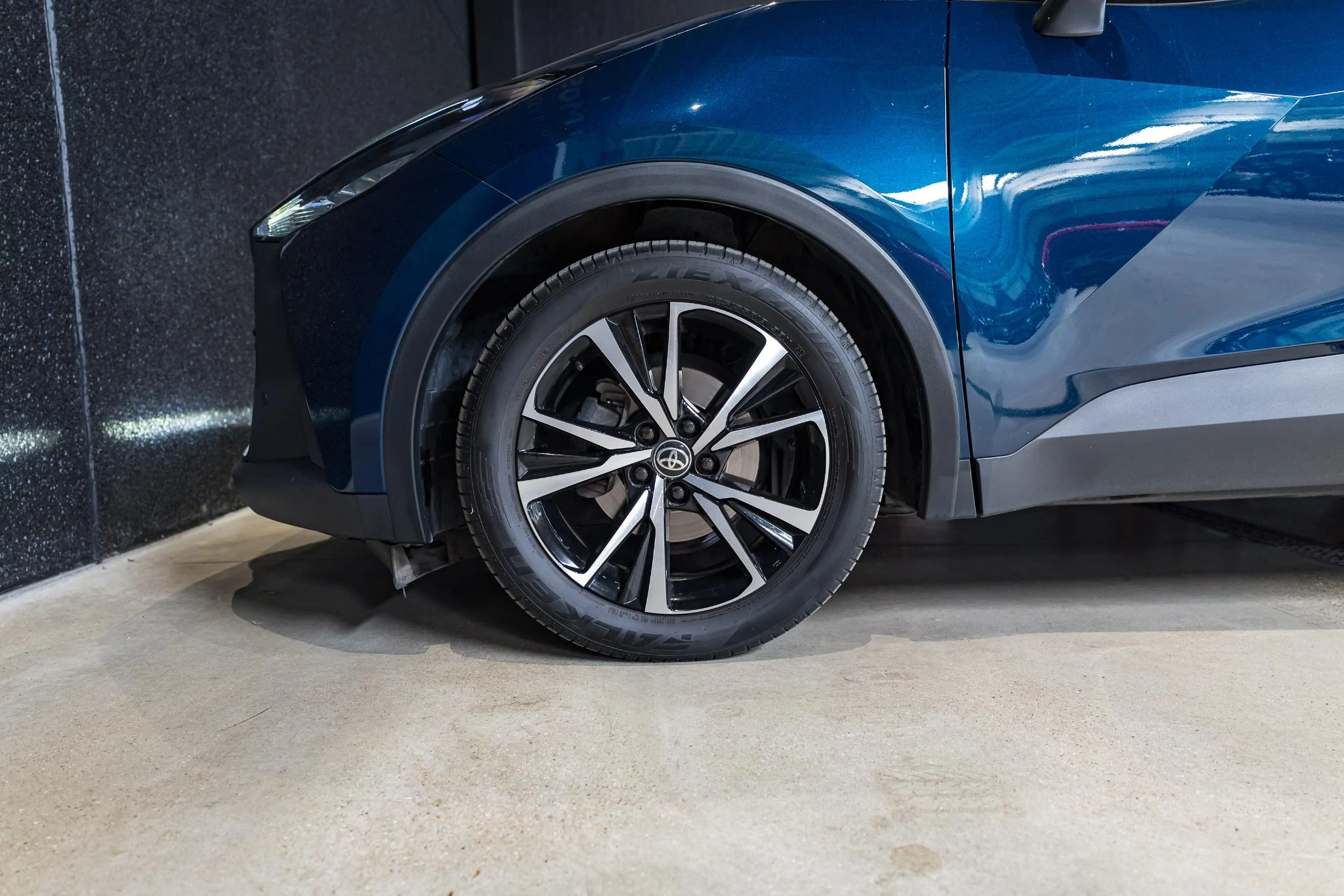 Toyota C-HR 1.8 VVT i-Hybrid C-Lub Mono-Tone E-CVT
