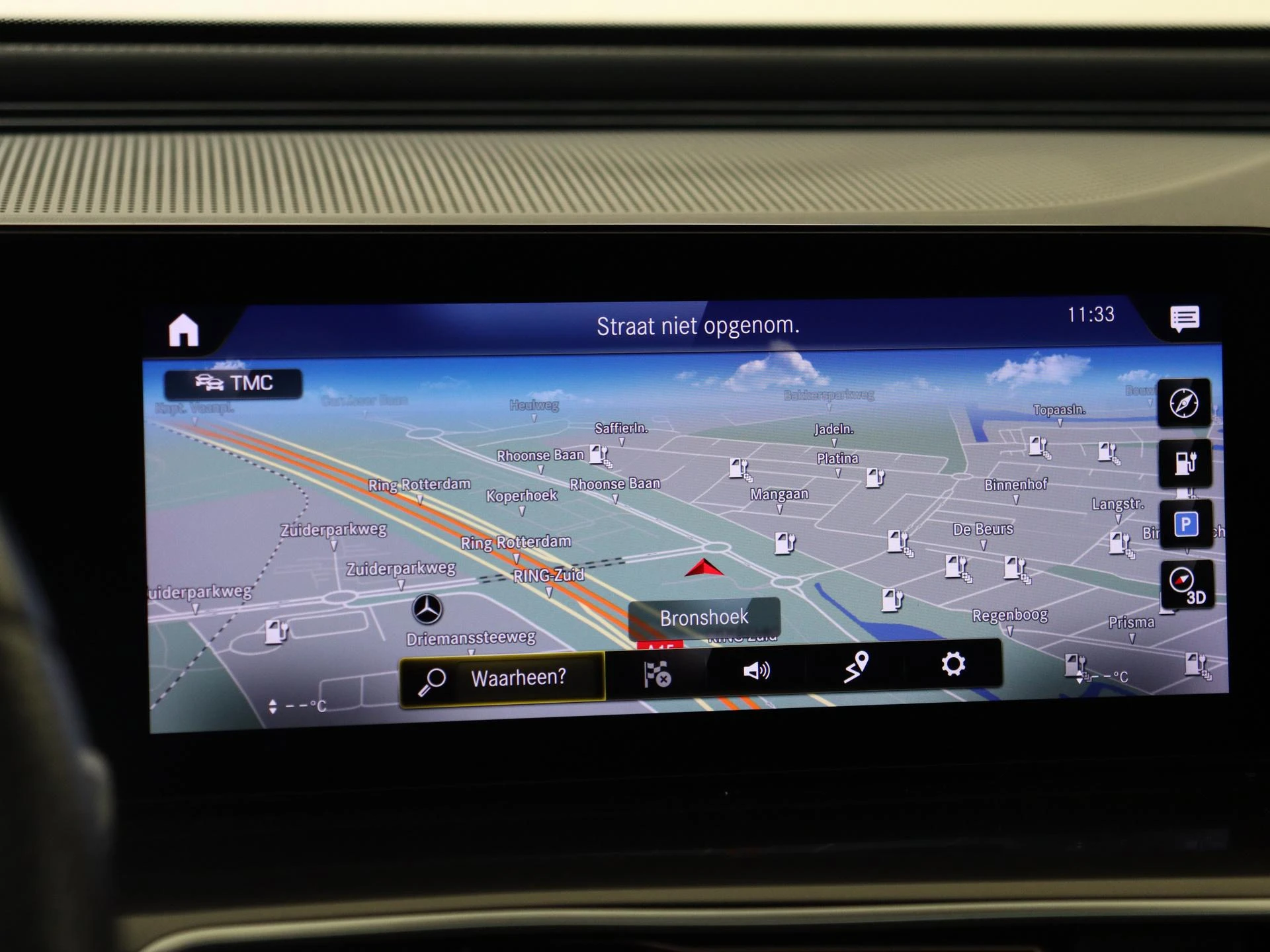Mercedes-Benz-EQC-image-17