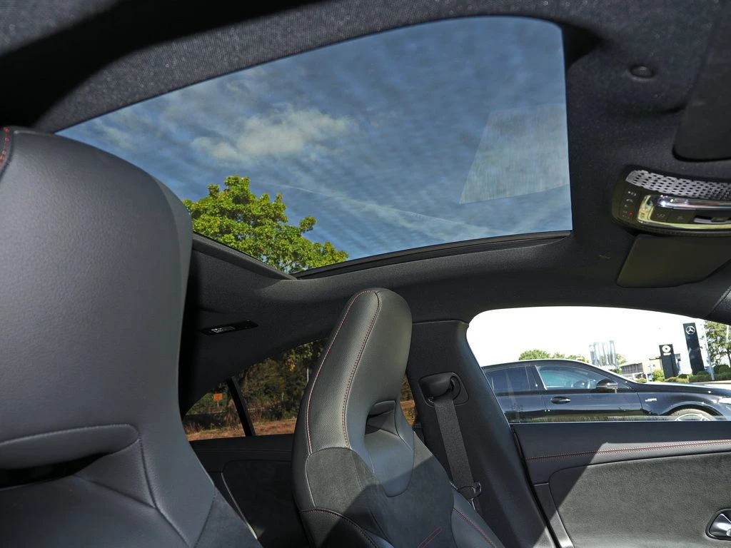 Mercedes-Benz-CLA 220 d-image-13