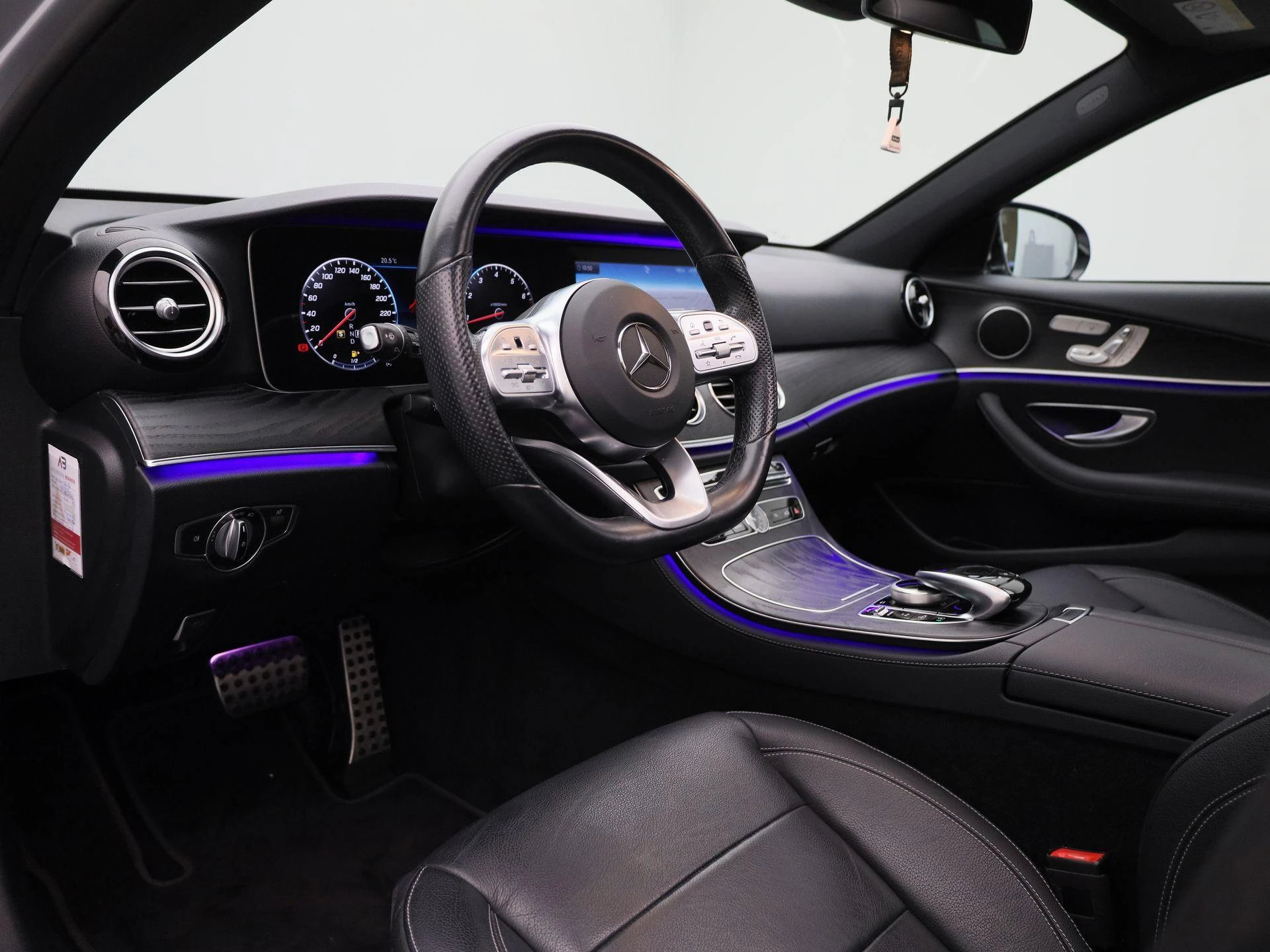 Mercedes-Benz-E-Klasse-image-35