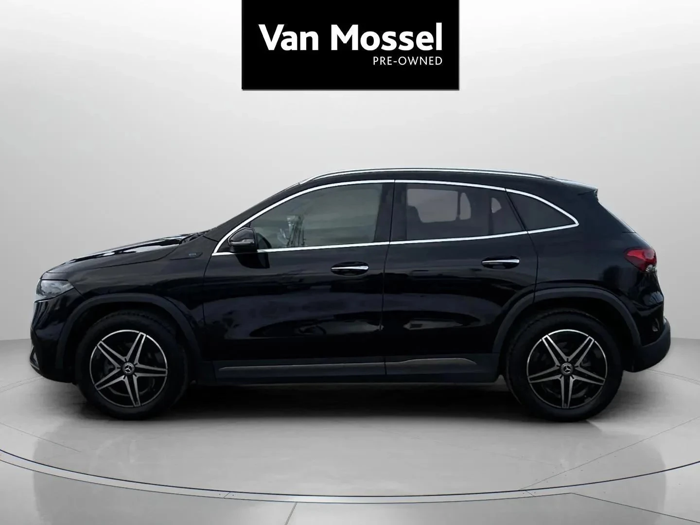 Mercedes-Benz-EQA-image-6