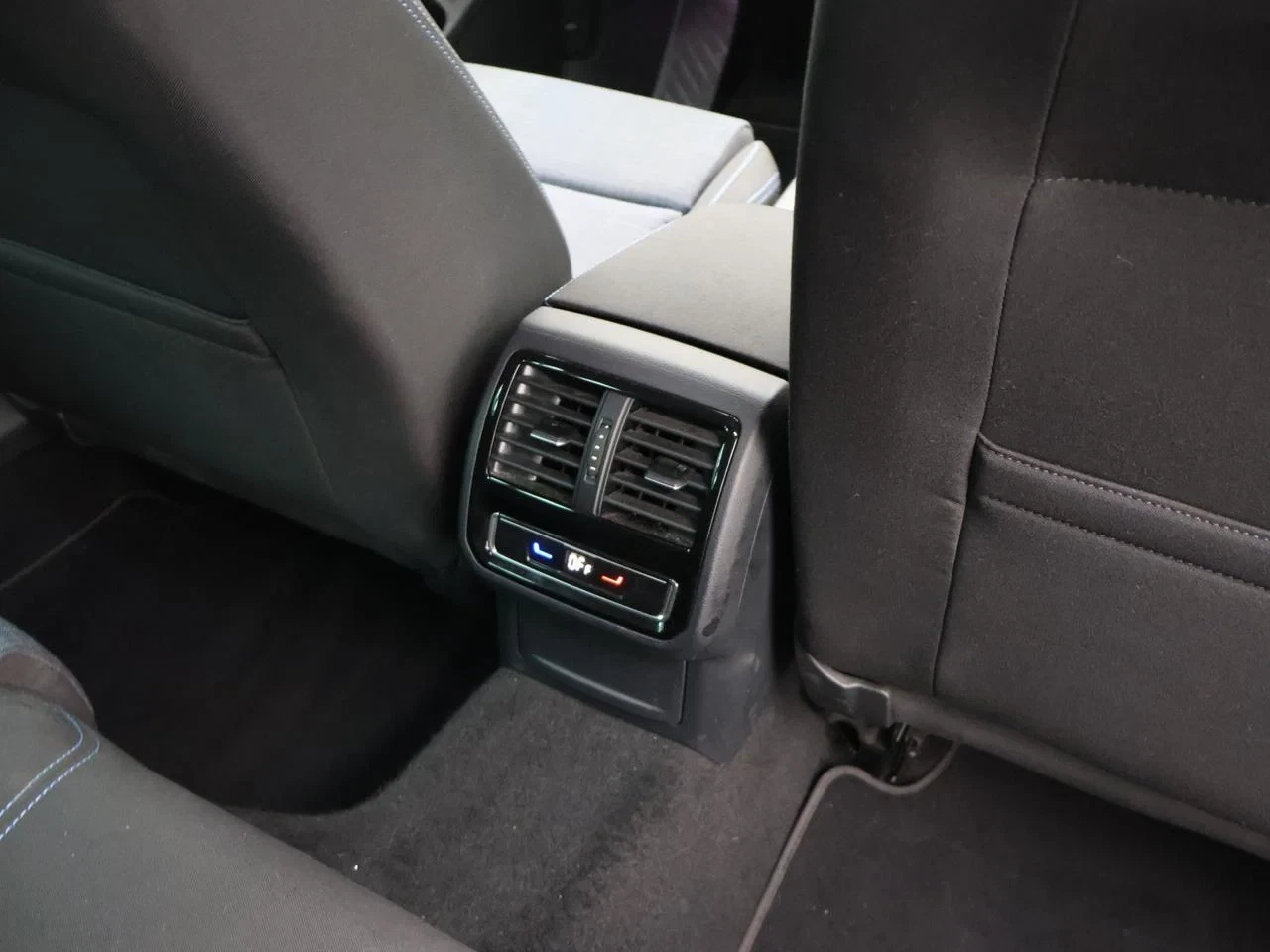 Volkswagen-Passat-image-24