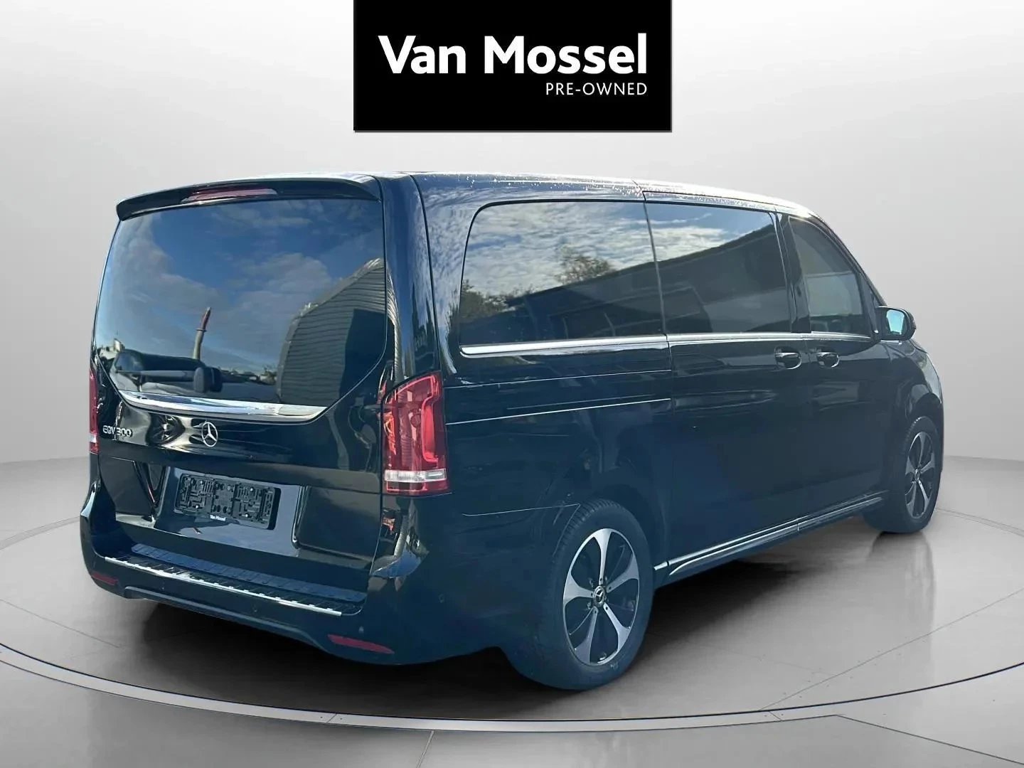 Mercedes-Benz-EQV-image-3