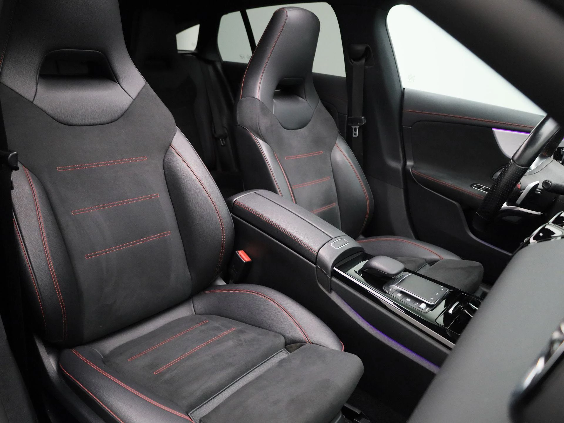 Mercedes-Benz-CLA-image-51