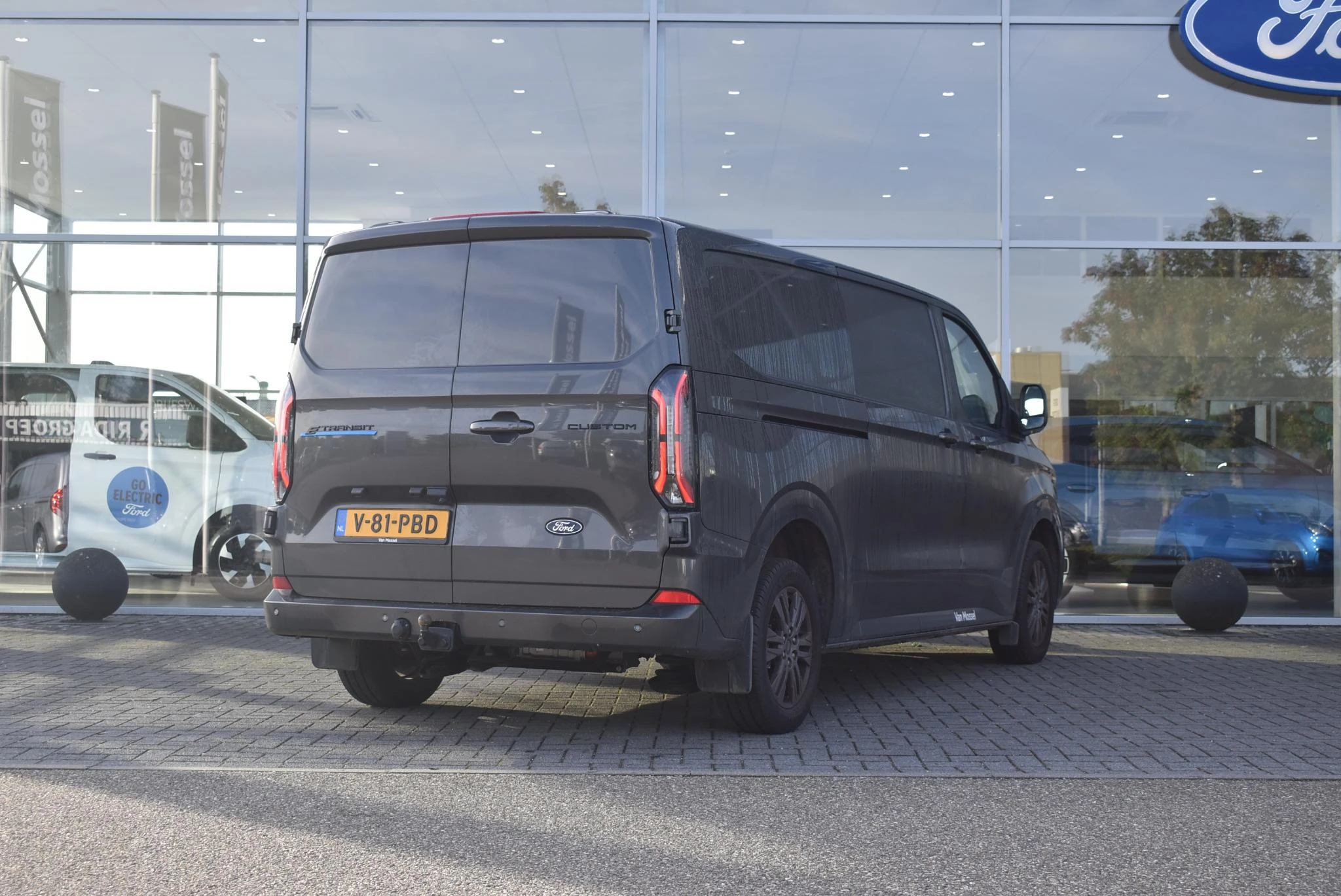 Ford-E-Transit Custom-image-4
