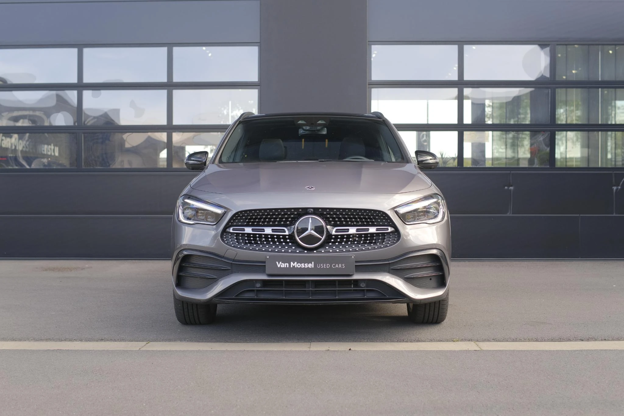 Mercedes-Benz-GLA-image-1