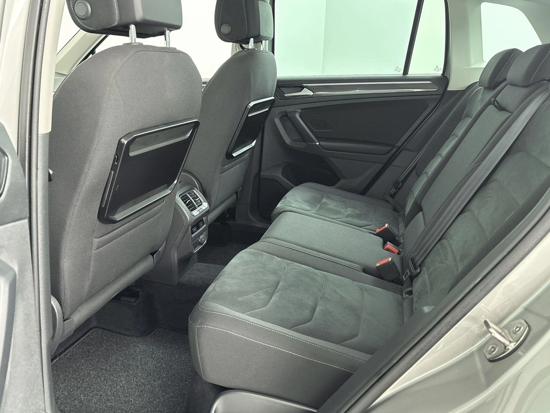 Volkswagen-Tiguan-image-26