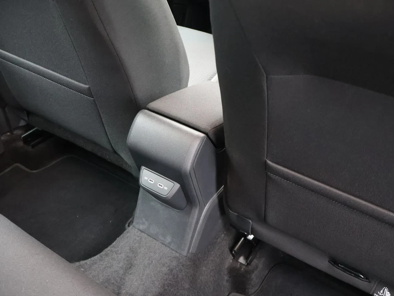 Volkswagen-Polo-image-20