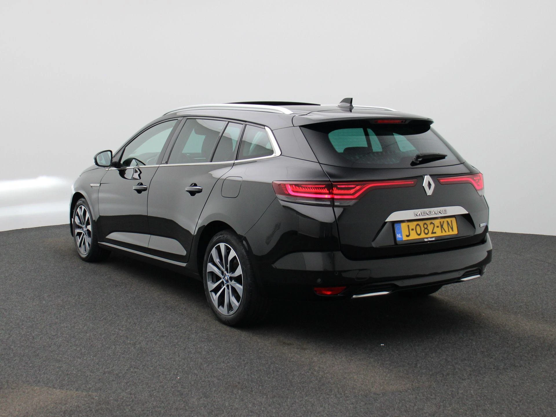 Renault-Megane E-Tech-image-1