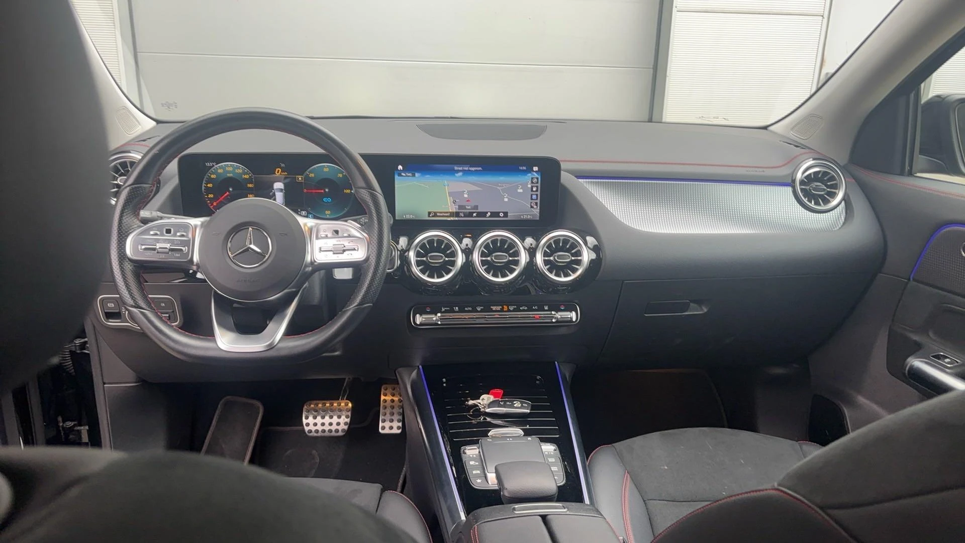Mercedes-Benz EQA 250 AMG Line + CARPLAY + TREKHAAK + NIGHTPAKKET +