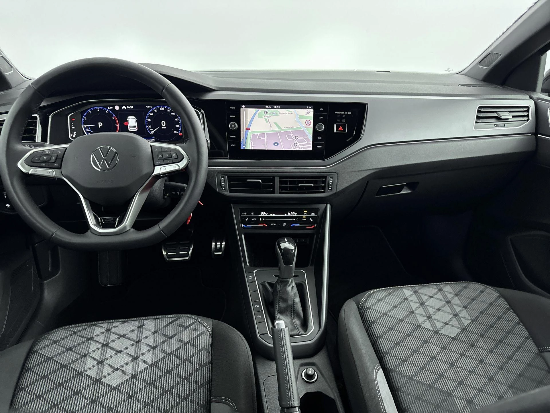 Volkswagen-Polo-image-15