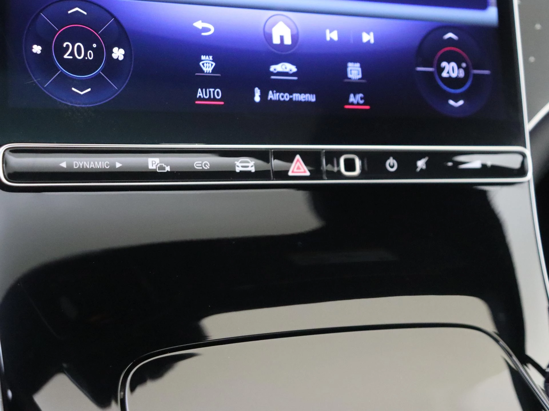 Mercedes-Benz-EQE-image-21