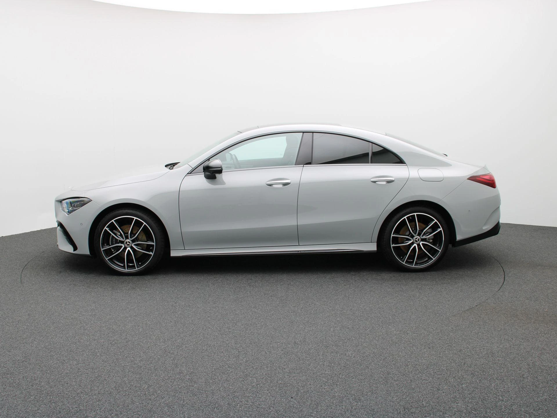 Mercedes-Benz-CLA-image-3