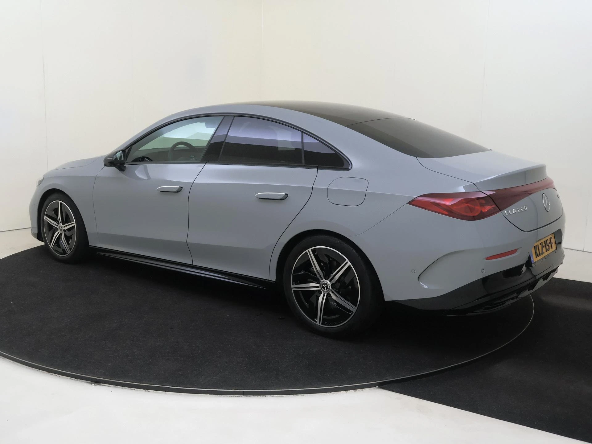 Mercedes-Benz-CLA-image-2