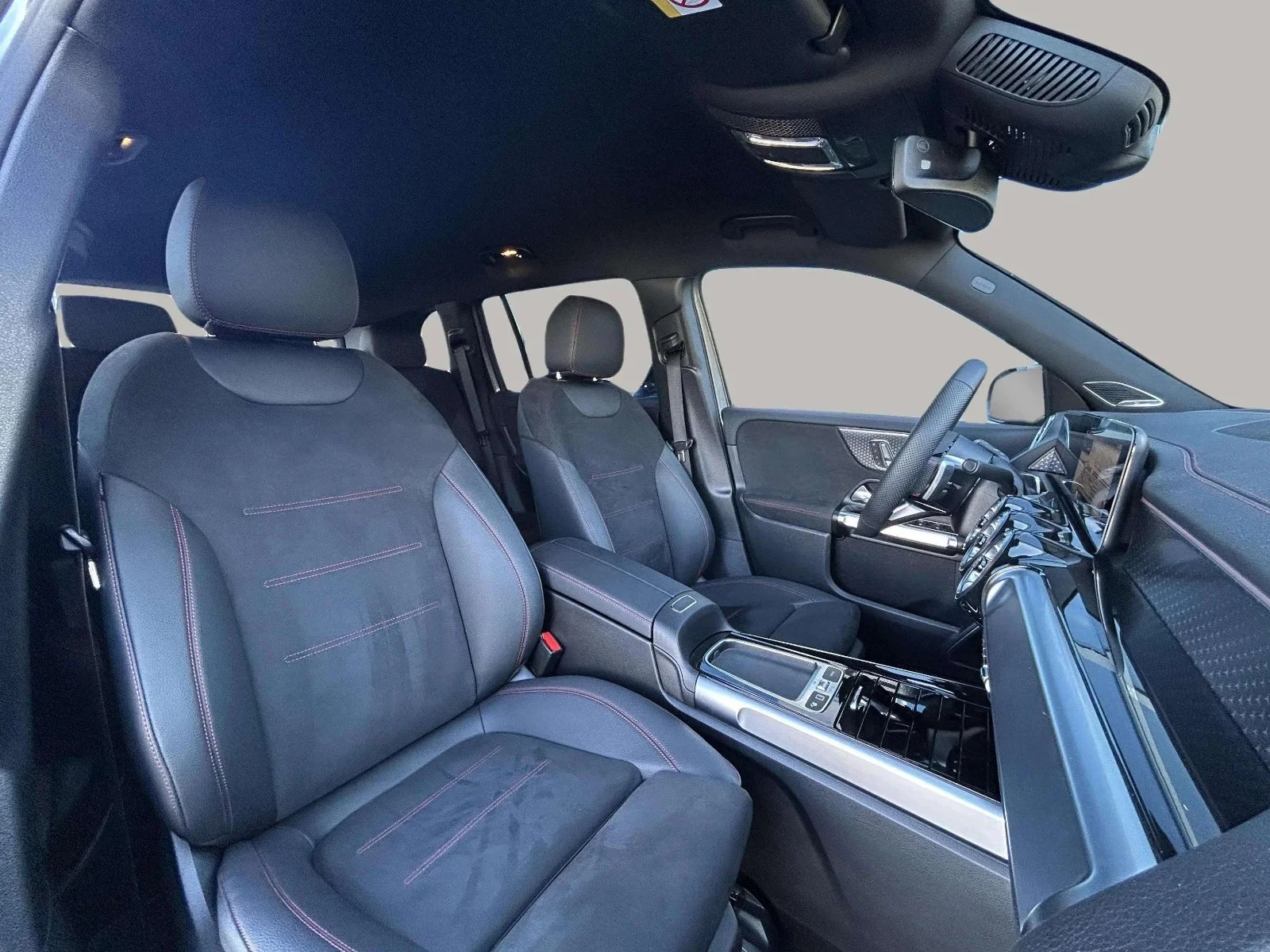 Mercedes-Benz-EQB-image-12
