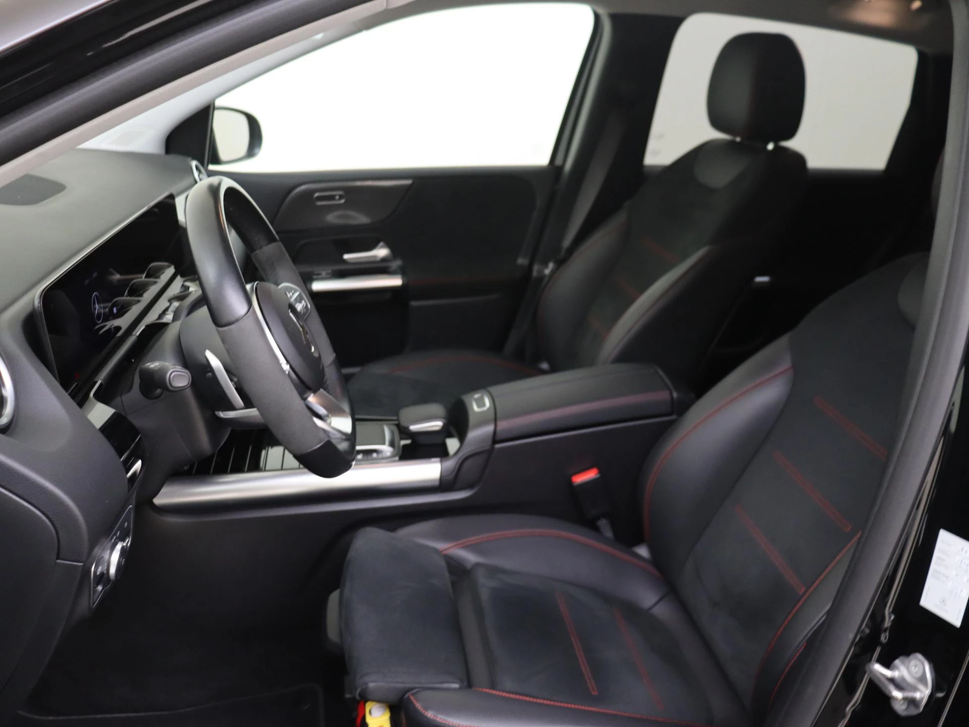 Mercedes-Benz-B-Klasse-image-10