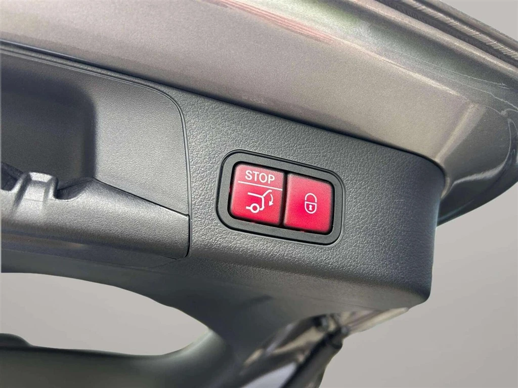 Mercedes-Benz-EQB-image-24