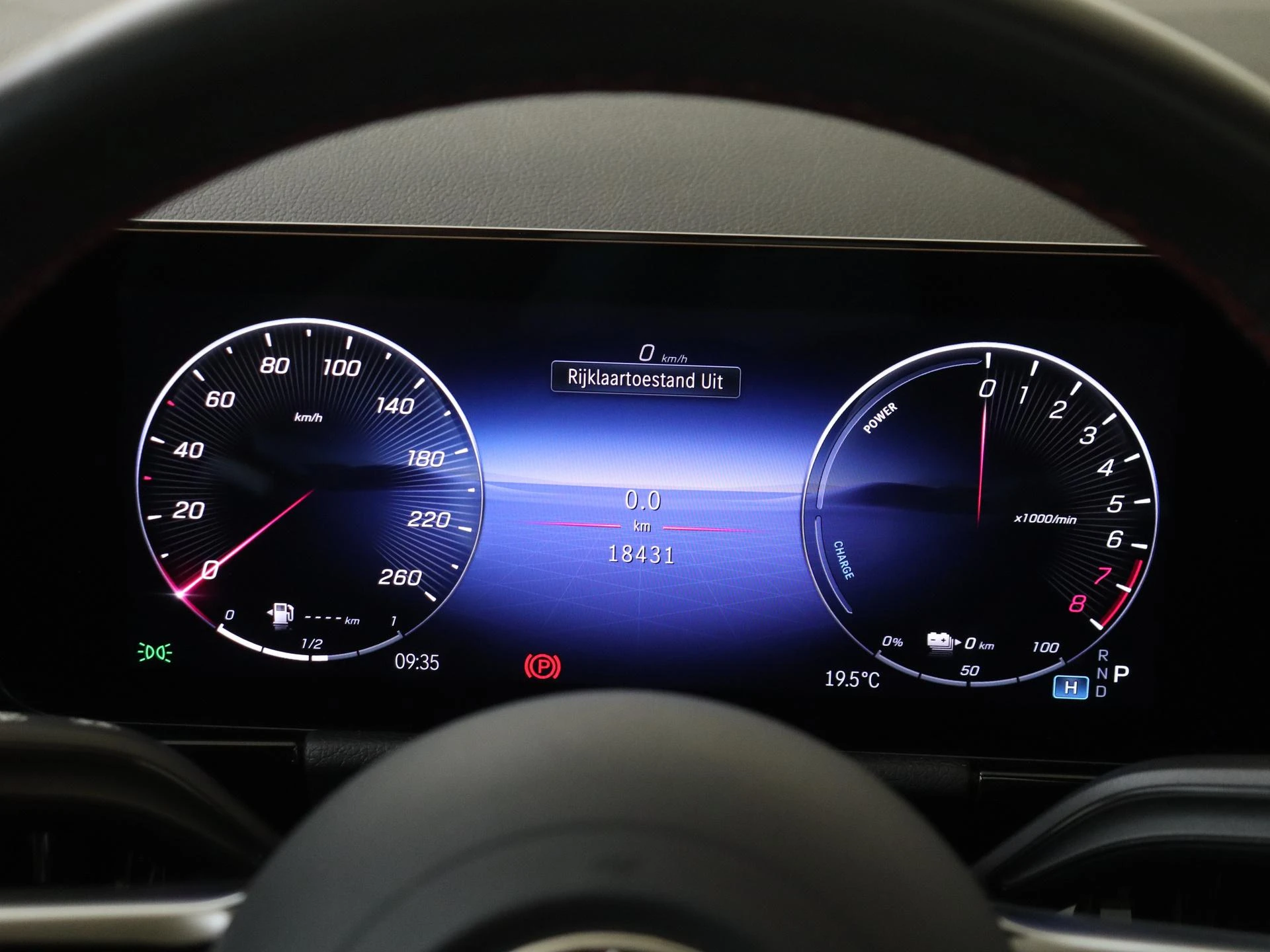 Mercedes-Benz-GLA-image-11