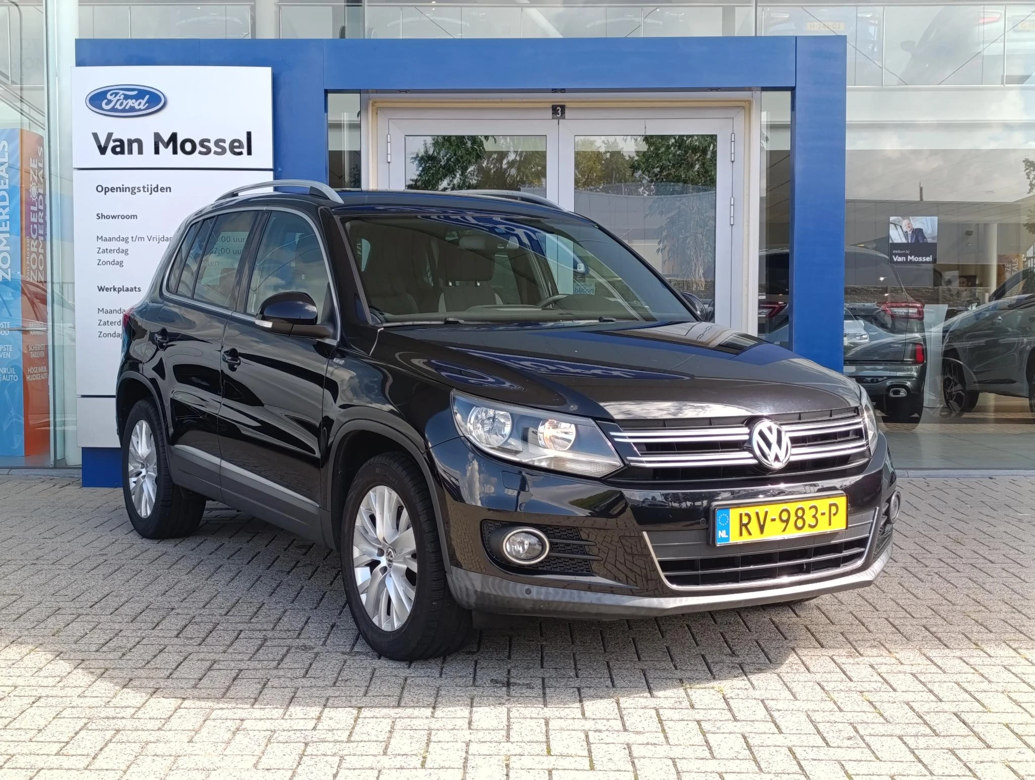 Volkswagen-Tiguan-image-4