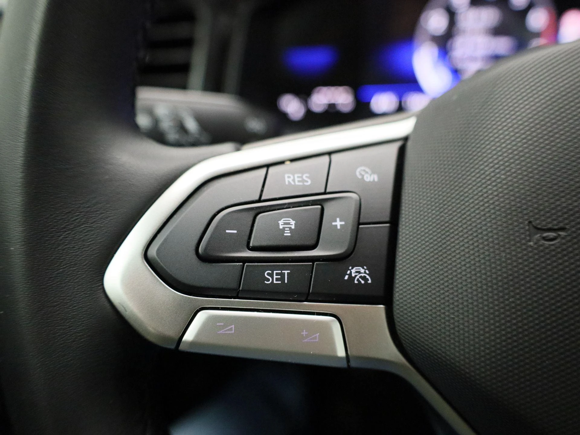 Volkswagen-Polo-image-13