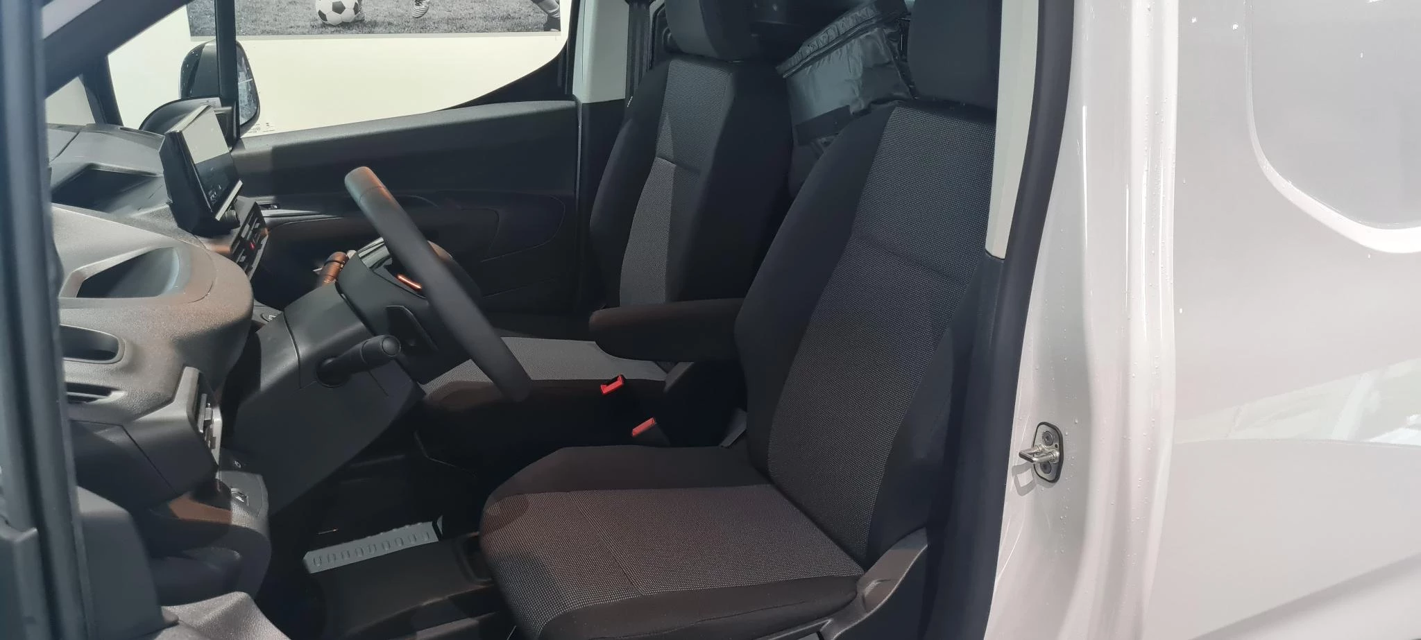 Peugeot-e-Partner-image-9