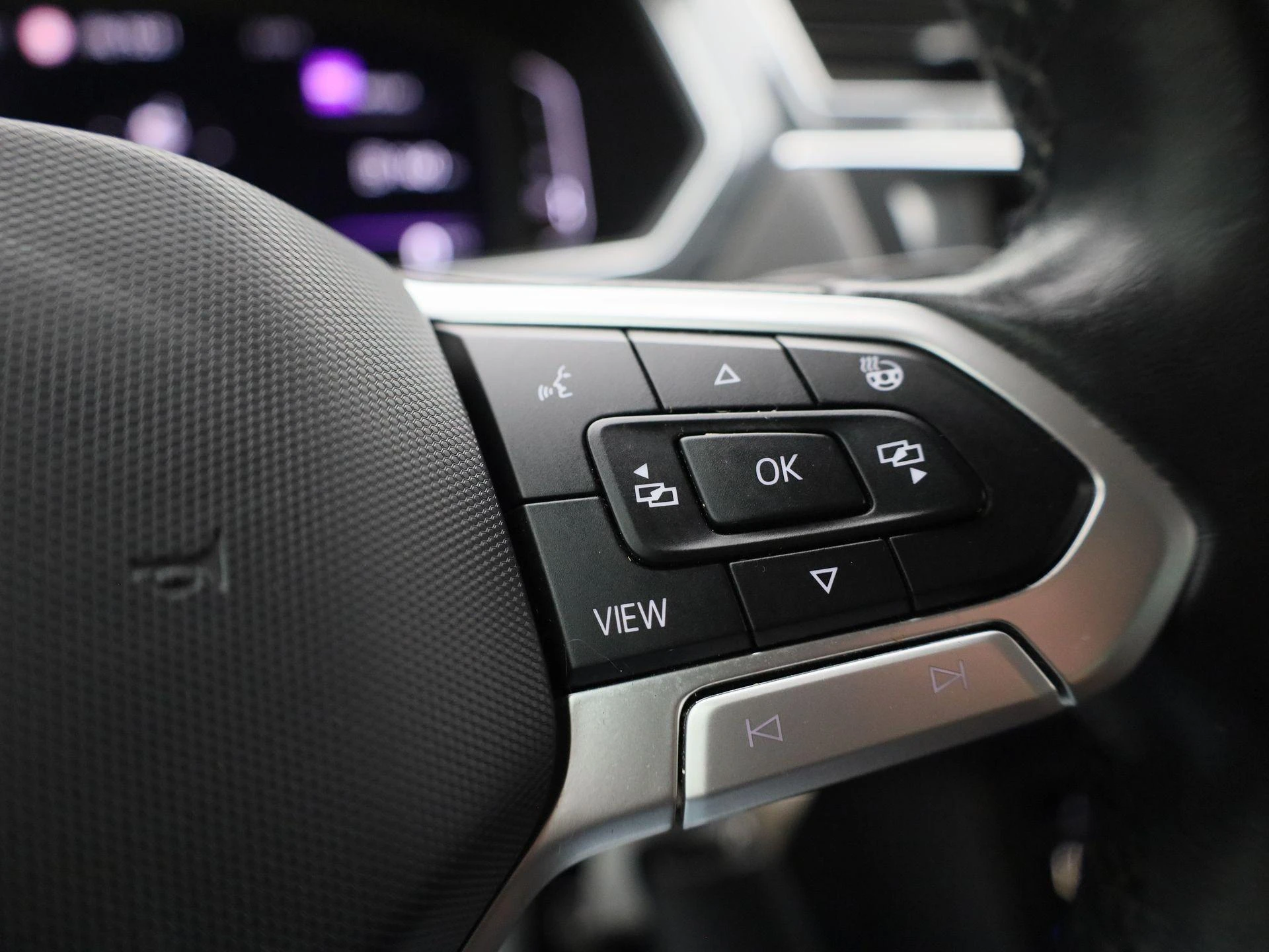 Volkswagen-Tiguan-image-18