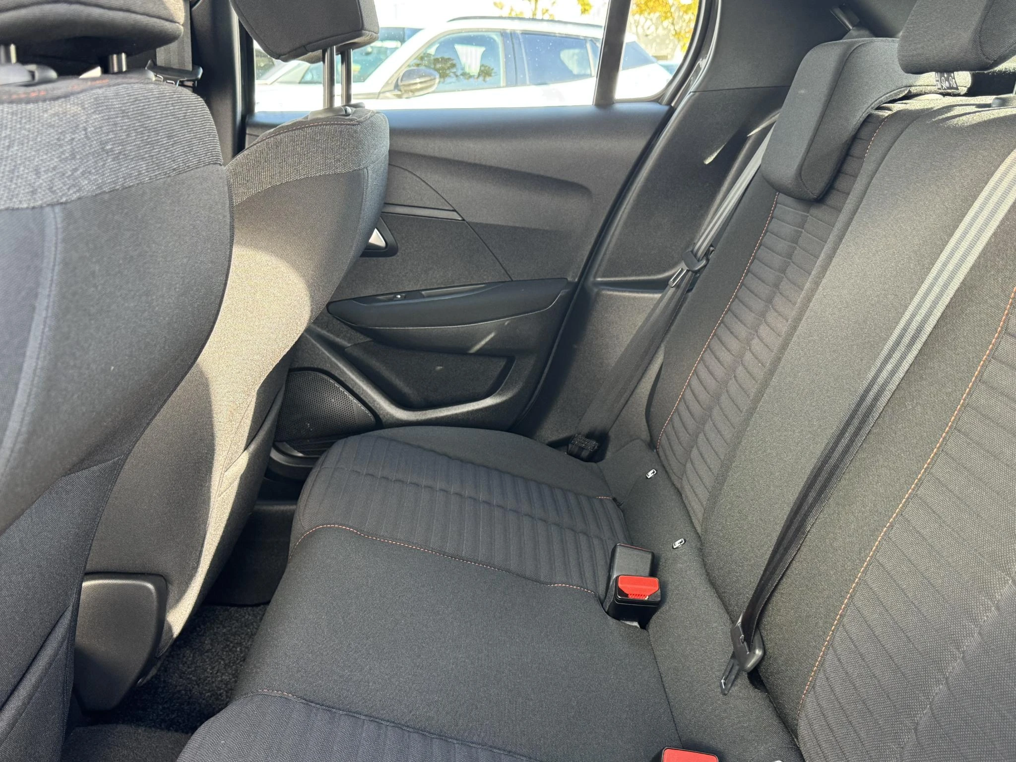 Peugeot-208-image-24
